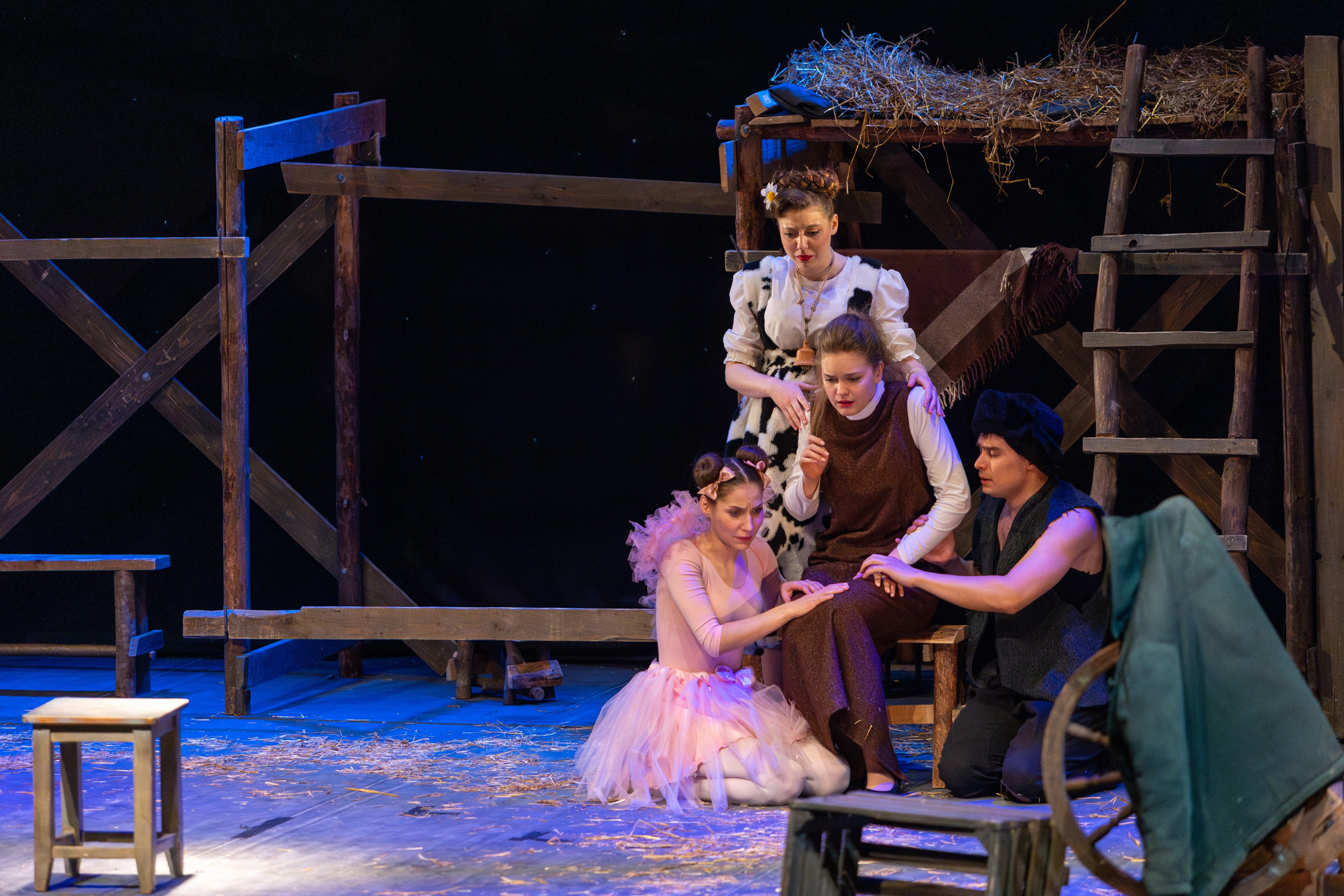 Театр белорусской армии «Очень простая история». Профессиональный интерьерный и репортажный фотограф Минск и РБ. Максим Орлов