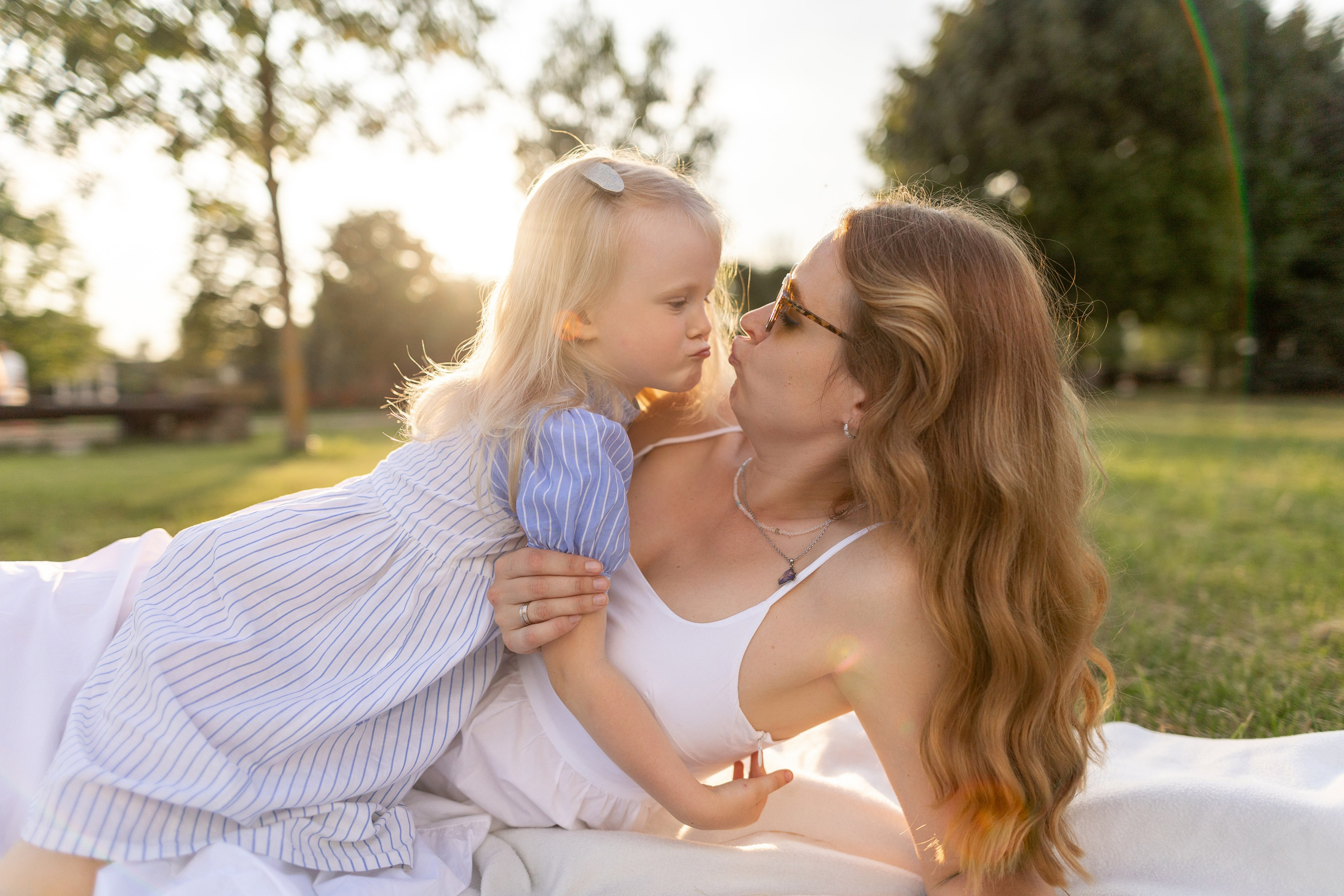 Стеша с мамой. Профессиональный интерьерный и репортажный фотограф Минск и РБ. Максим Орлов