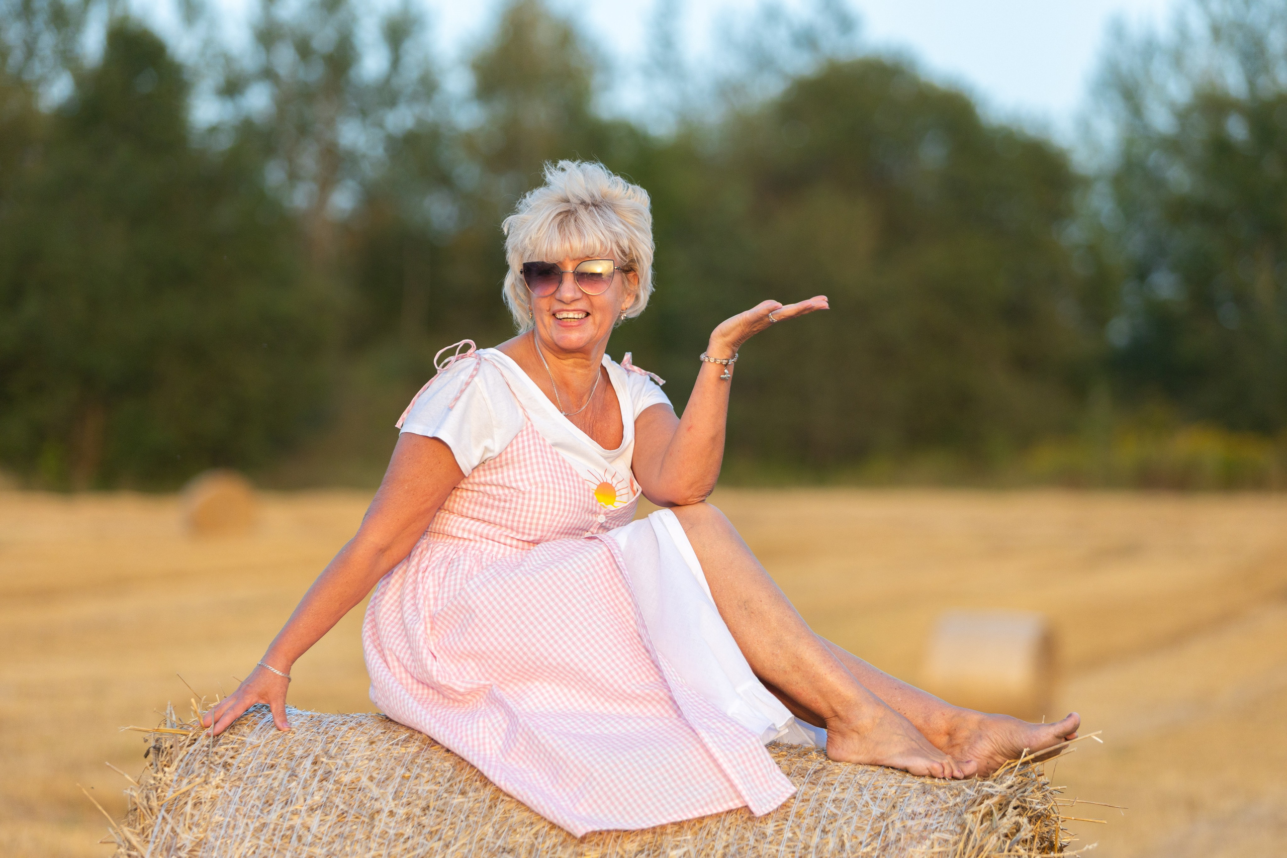 Фотосъемка в поле с Анной Николаевной. Профессиональный интерьерный и репортажный фотограф Минск и РБ. Максим Орлов