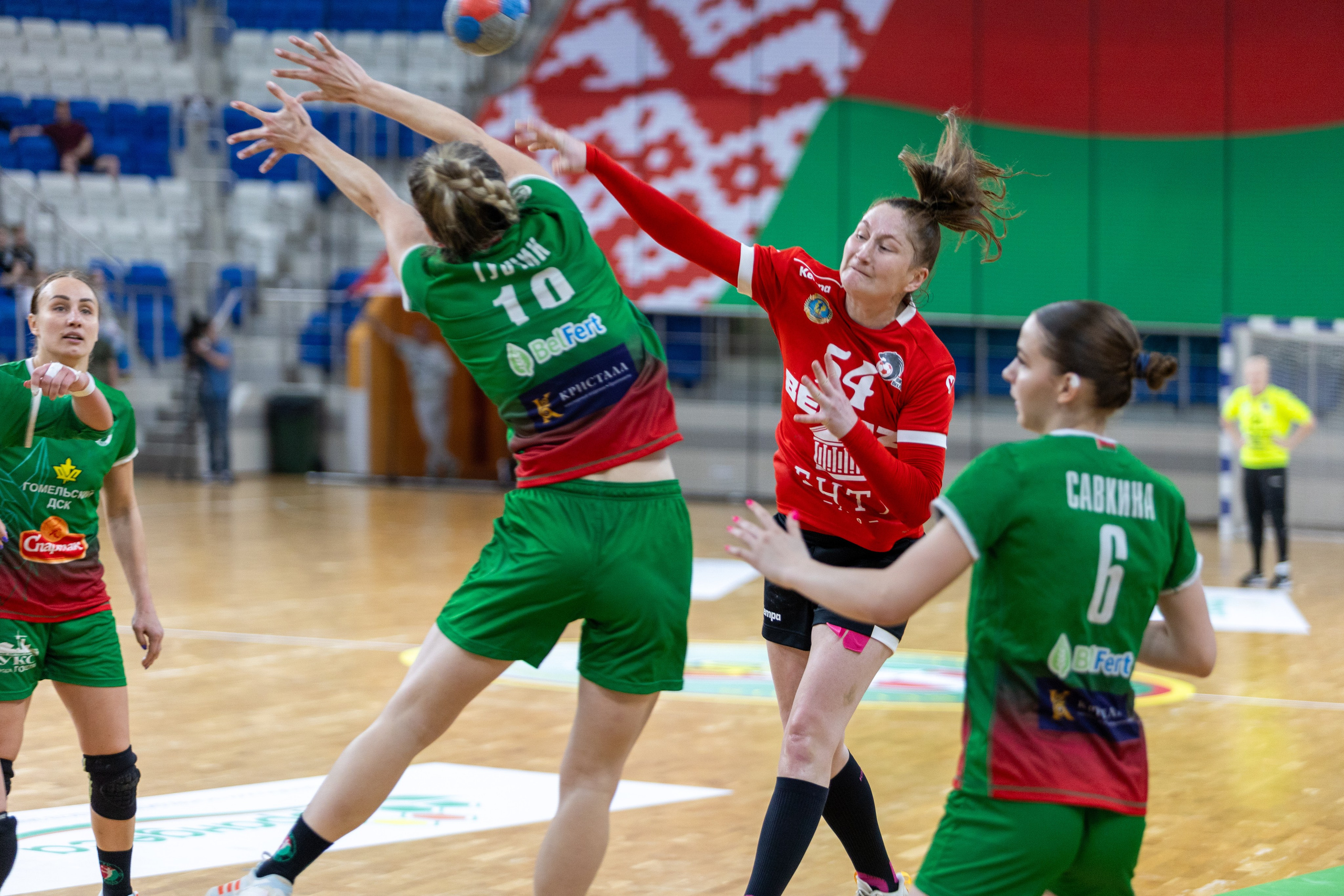 Гандбол. Финал. БНТУ — Гомель. 25.05.2024. Профессиональный интерьерный и репортажный фотограф Минск и РБ. Максим Орлов