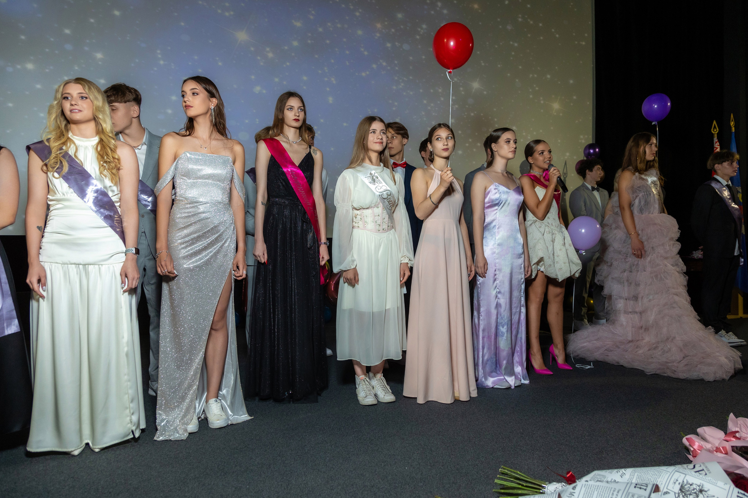 Вручение дипломов. 47 школа. Профессиональный интерьерный и репортажный фотограф Минск и РБ. Максим Орлов