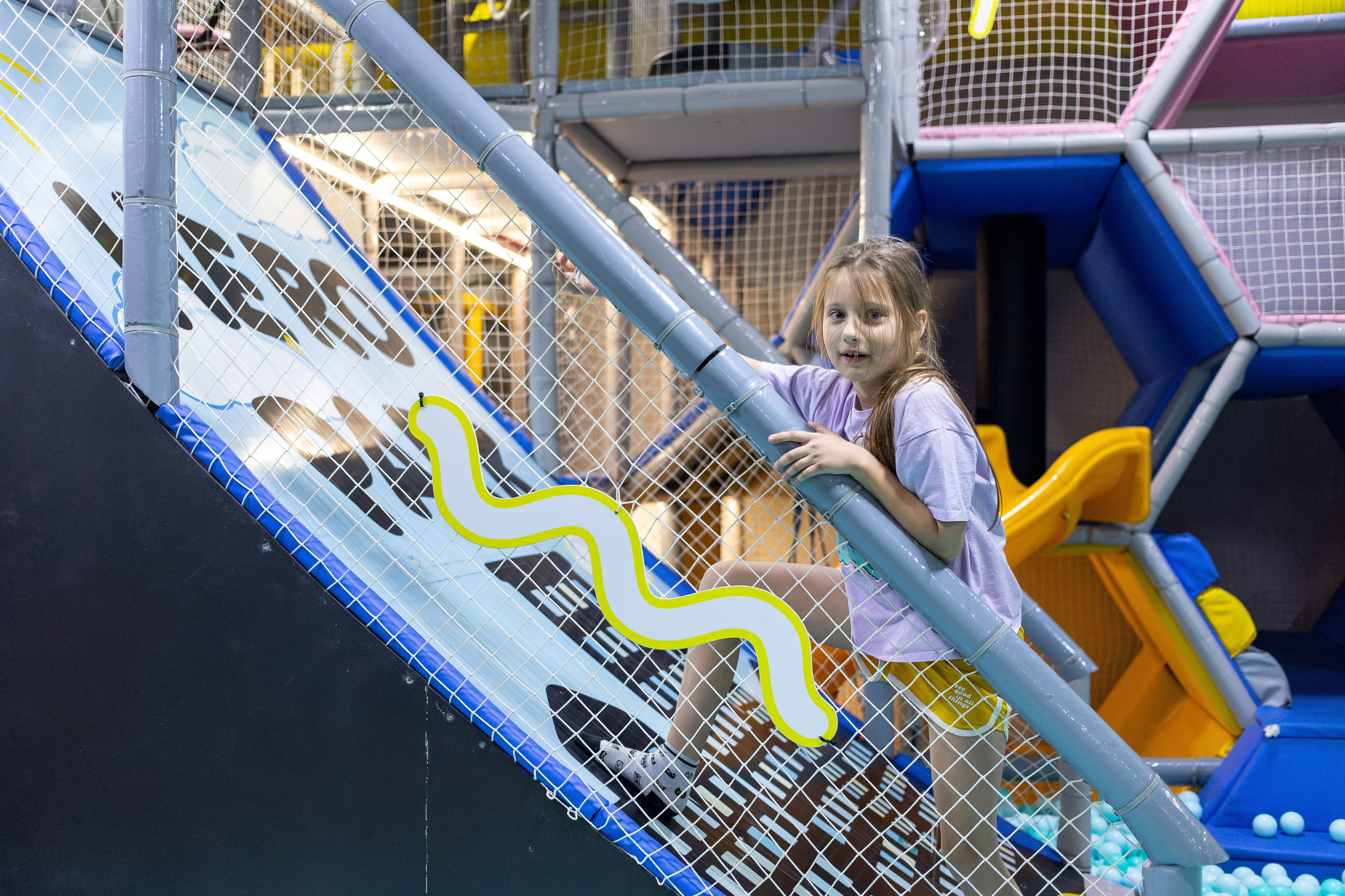 ДР Влада (батутная арена). Профессиональный интерьерный и репортажный фотограф Минск и РБ. Максим Орлов