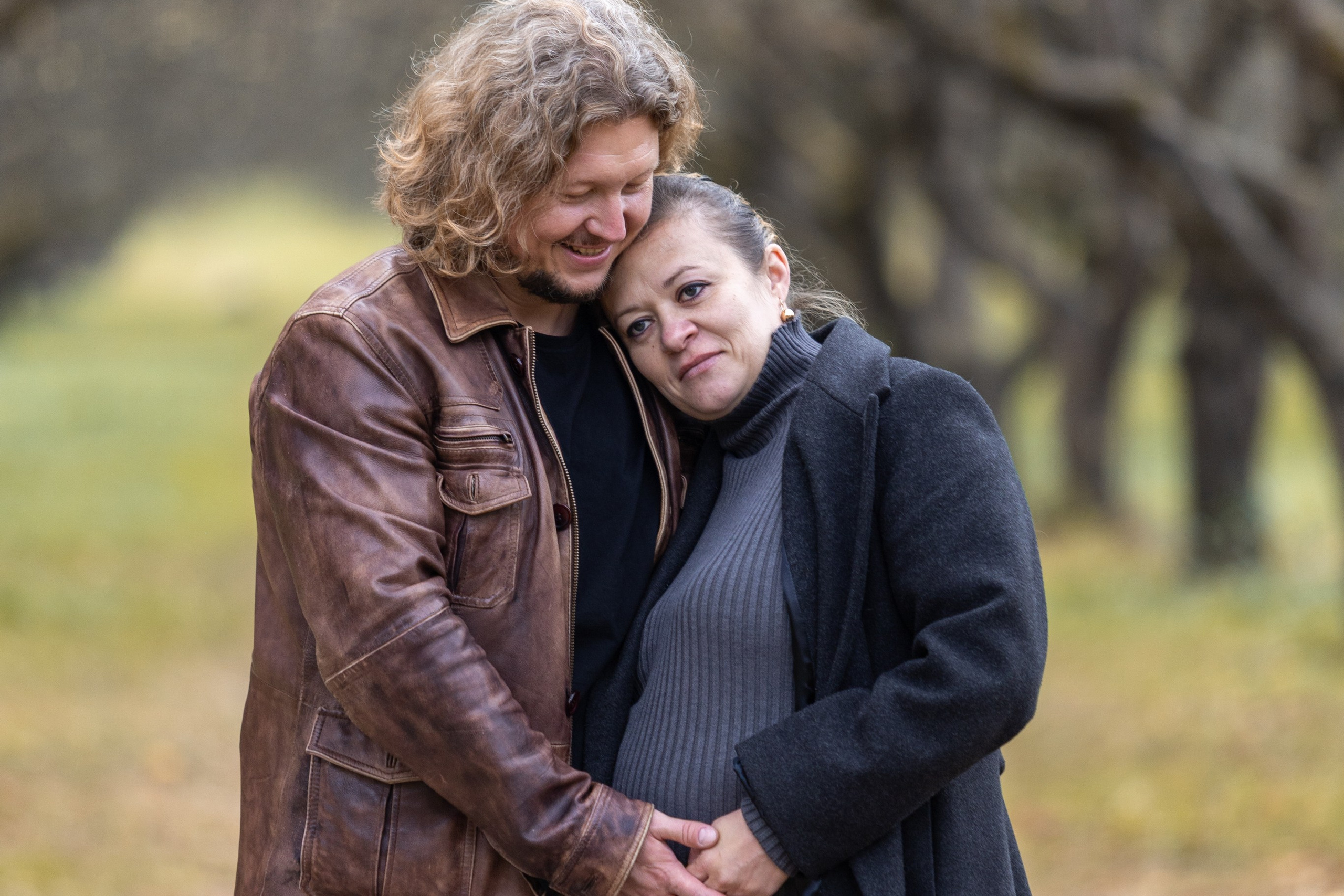 Олег и Марина. В ожидании. Фотосъемка в парке. Профессиональный интерьерный и репортажный фотограф Минск и РБ. Максим Орлов