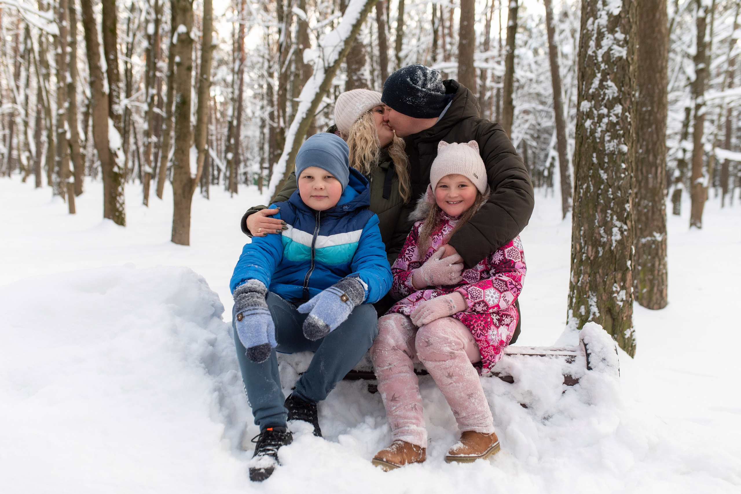 Сергей с семьей (в парке). Профессиональный интерьерный и репортажный фотограф Минск и РБ. Максим Орлов