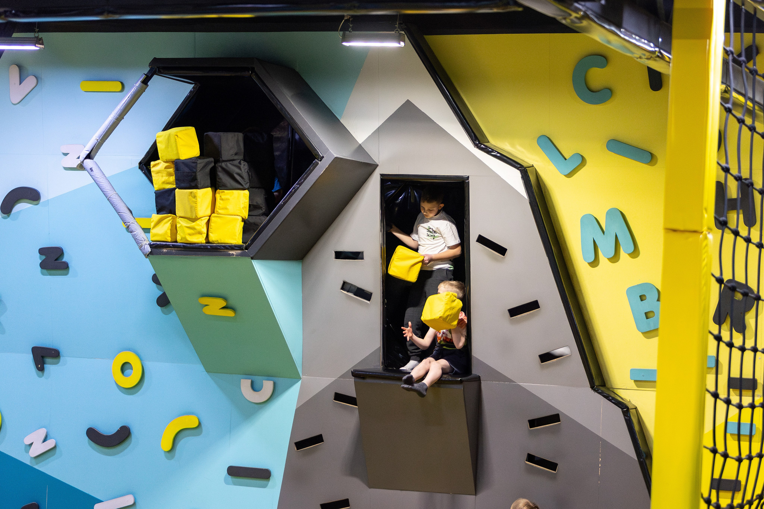 ДР Влада (батутная арена). Профессиональный интерьерный и репортажный фотограф Минск и РБ. Максим Орлов