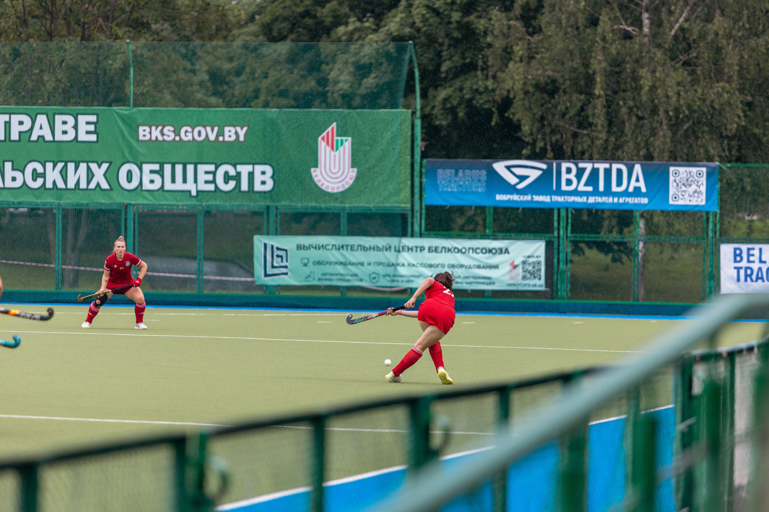 Хоккей на траве. Девушки. ХК Минск — ХК Виктория (Смолевичи) 10.06.2024. Профессиональный интерьерный и репортажный фотограф Минск и РБ. Максим Орлов