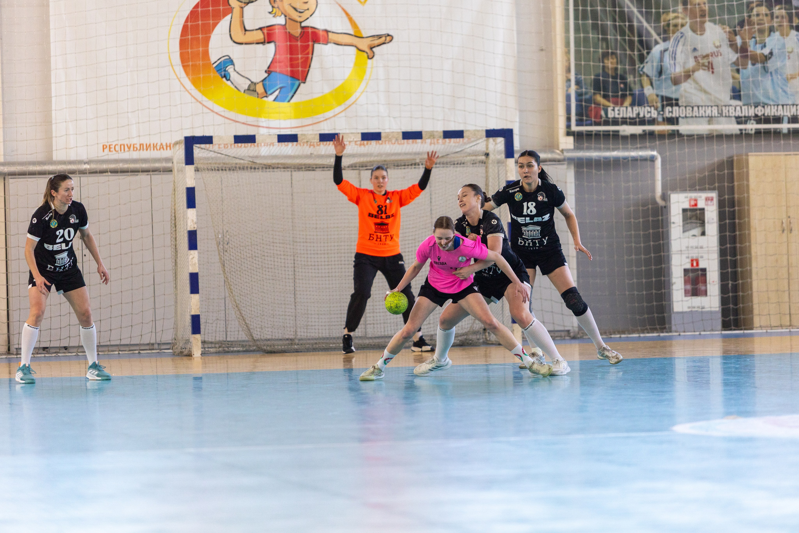 Женский гандбол. Лучшие кадры. БНТУ — Звезда. 08.02.2025. Профессиональный интерьерный и репортажный фотограф Минск и РБ. Максим Орлов
