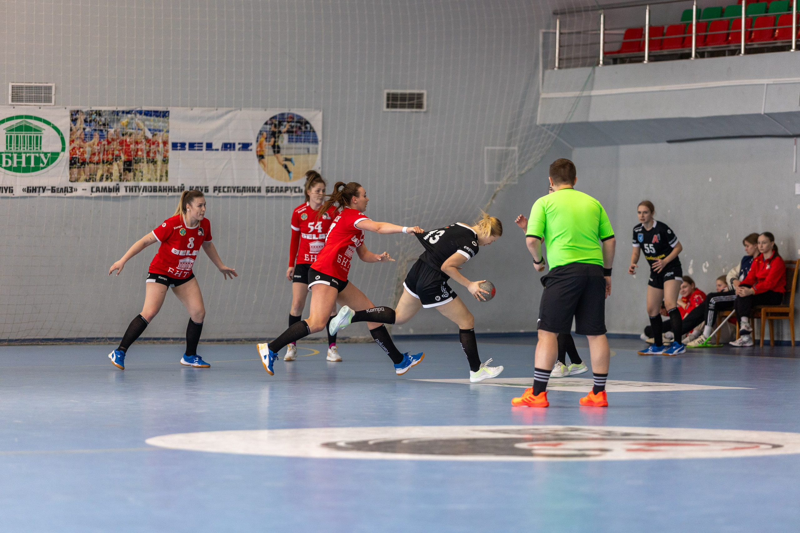 Гандбол. БНТУ — Березина. Профессиональный интерьерный и репортажный фотограф Минск и РБ. Максим Орлов