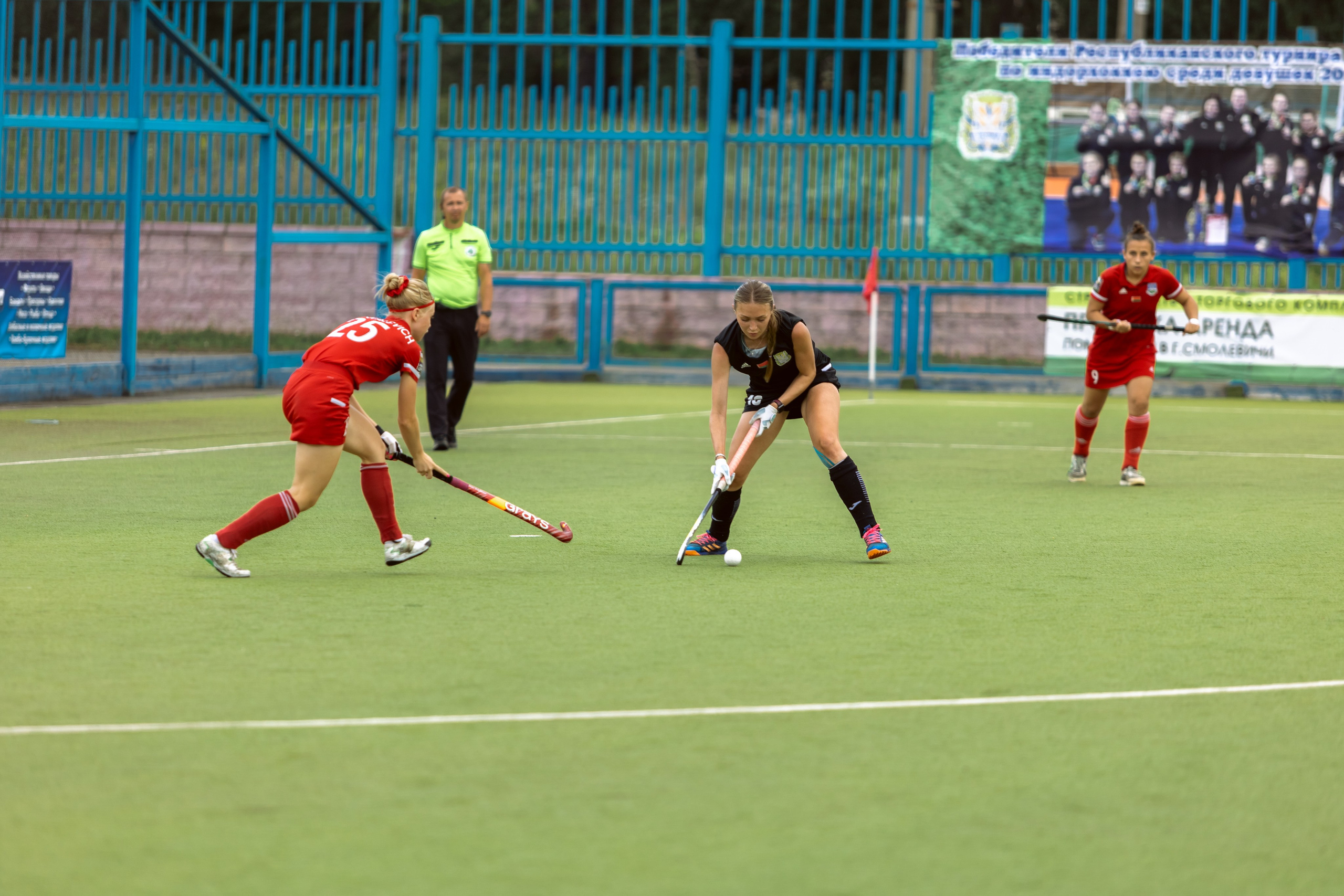 Хоккей на траве. Девушки. Минск — Виктория. 16.06.2024. Профессиональный интерьерный и репортажный фотограф Минск и РБ. Максим Орлов