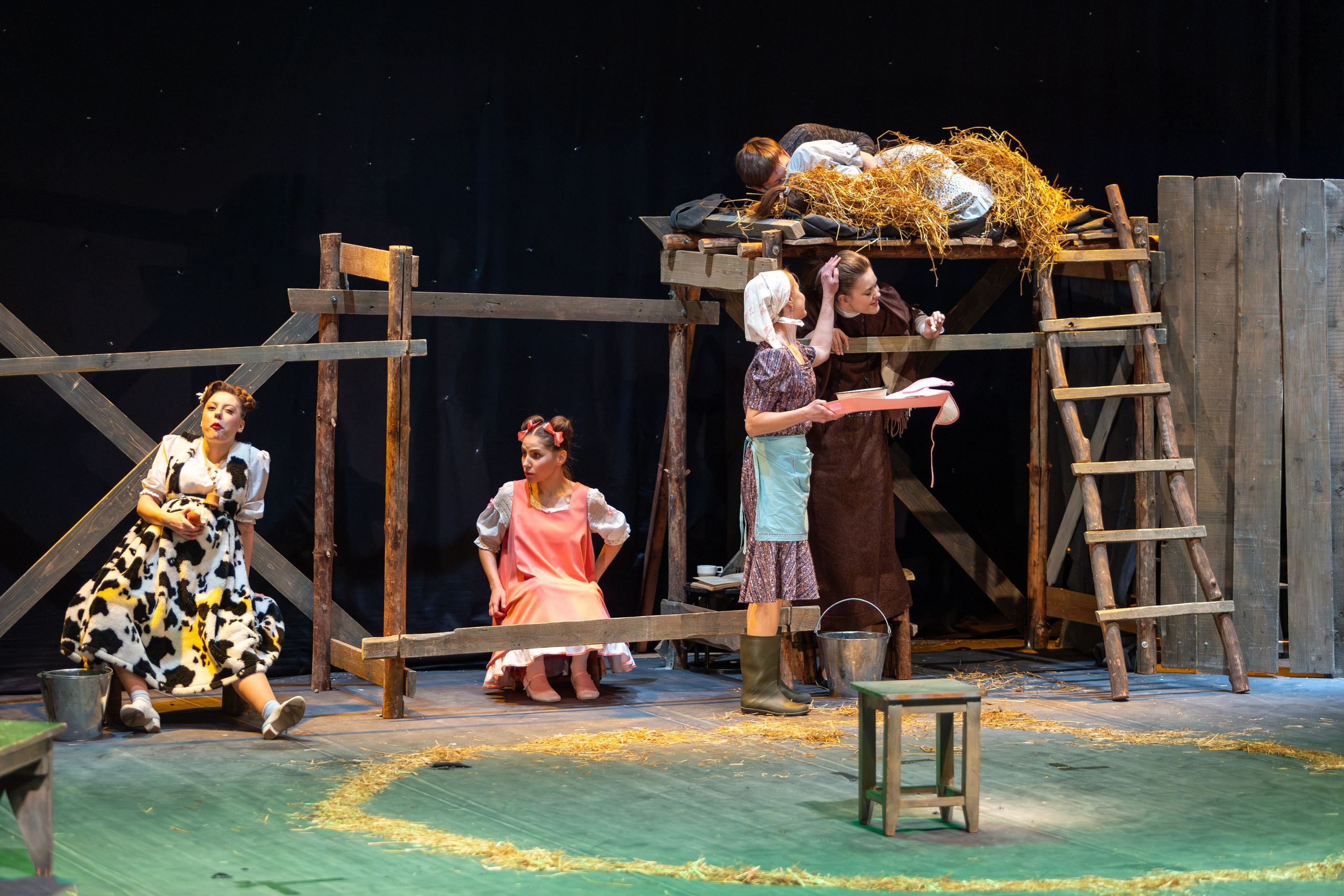 Театр белорусской армии «Очень простая история». Профессиональный интерьерный и репортажный фотограф Минск и РБ. Максим Орлов