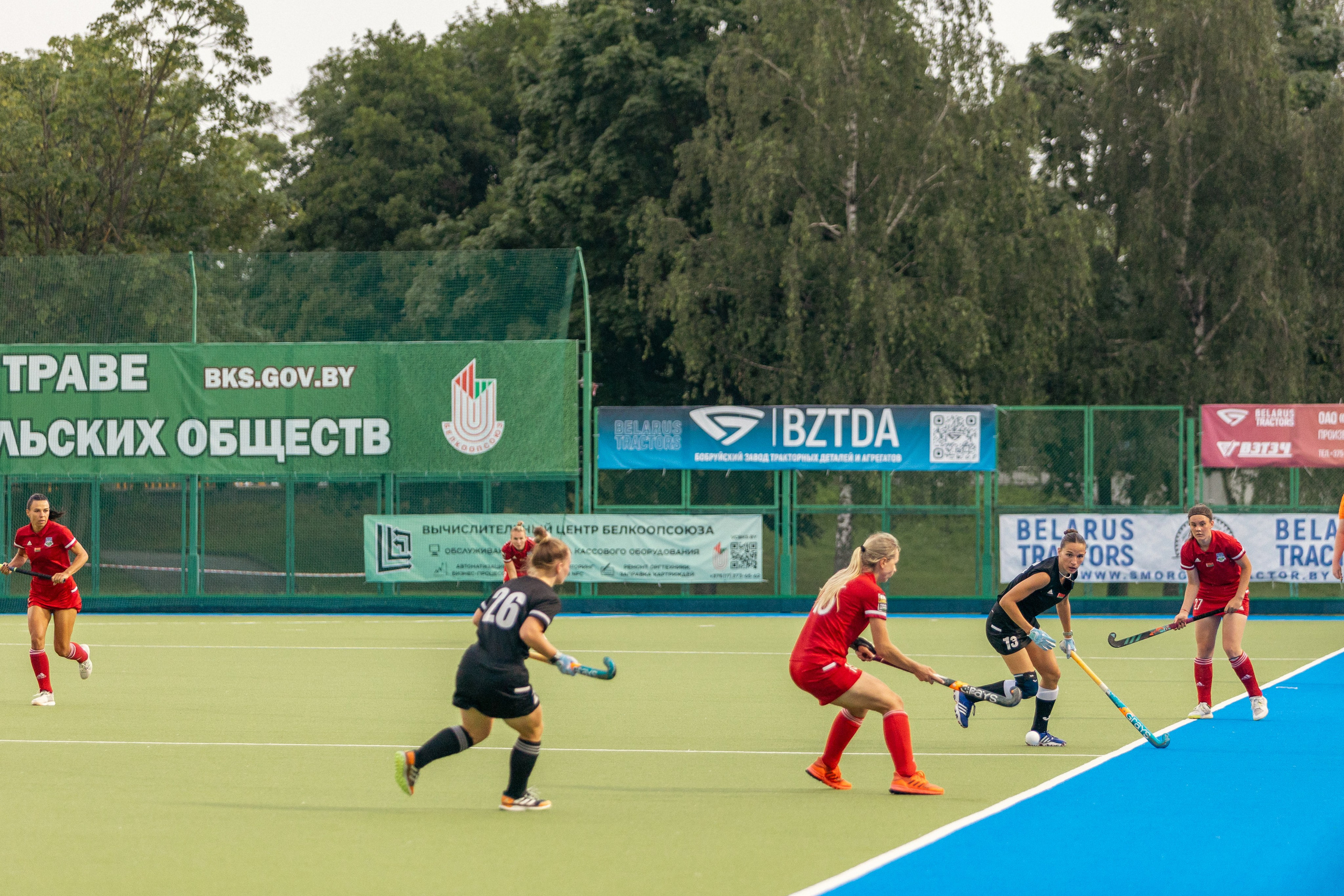 Хоккей на траве. Девушки. ХК Минск — ХК Виктория (Смолевичи) 10.06.2024. Профессиональный интерьерный и репортажный фотограф Минск и РБ. Максим Орлов