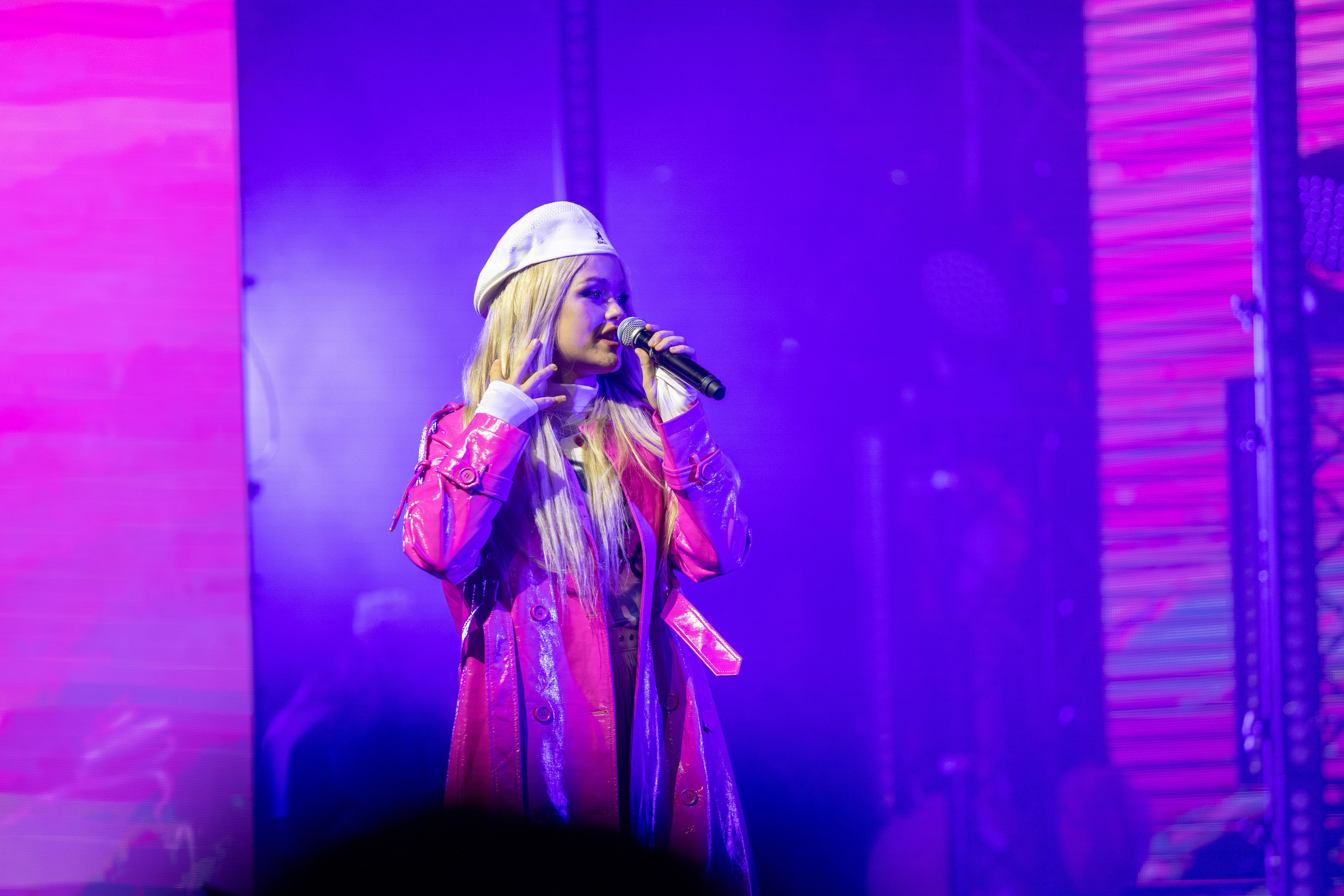 Концерт Насти Кравченко. Профессиональный интерьерный и репортажный фотограф Минск и РБ. Максим Орлов