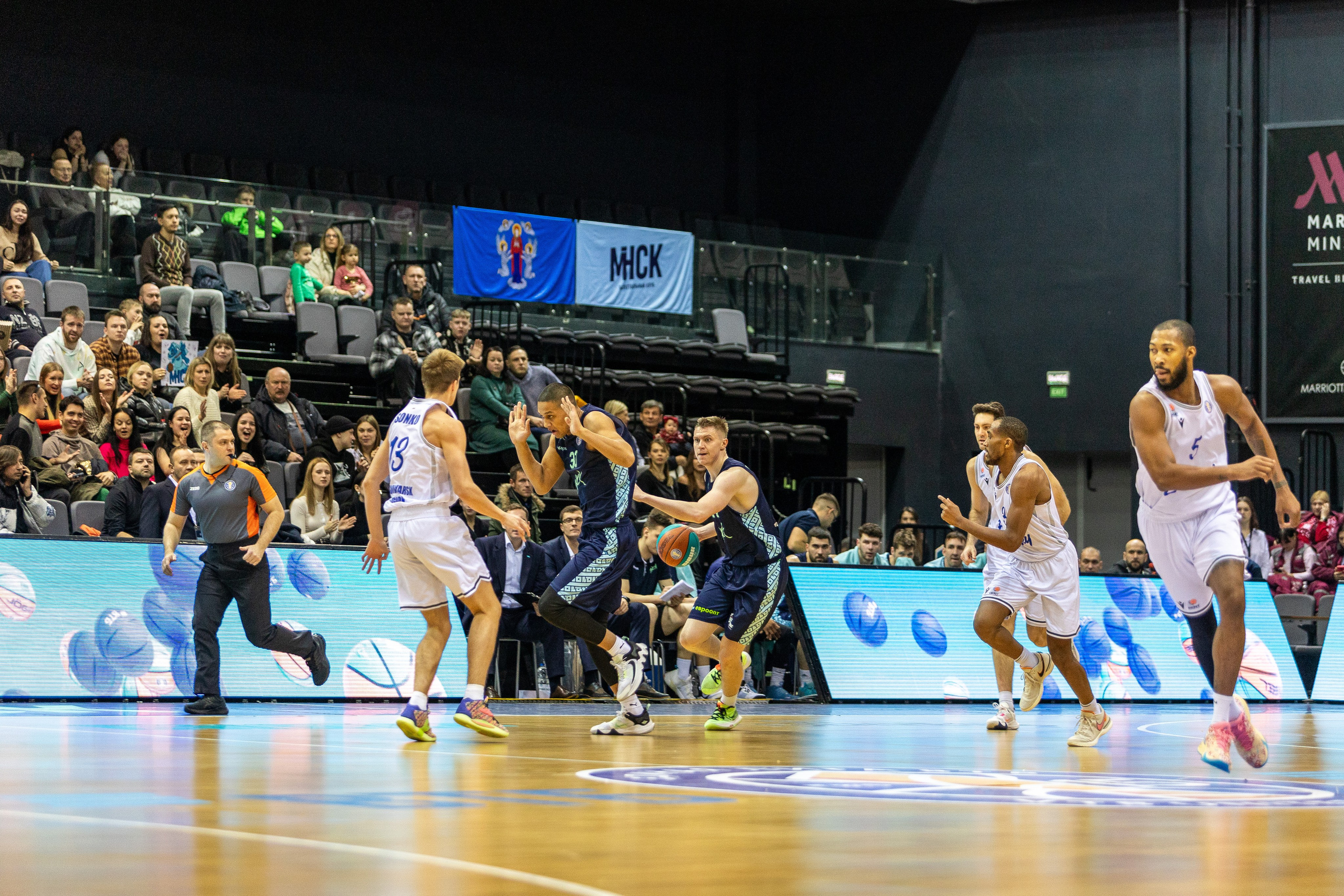 Баскетбол. Лучшие кадры. Минск — Енисей. 11.12.2023. Профессиональный интерьерный и репортажный фотограф Минск и РБ. Максим Орлов