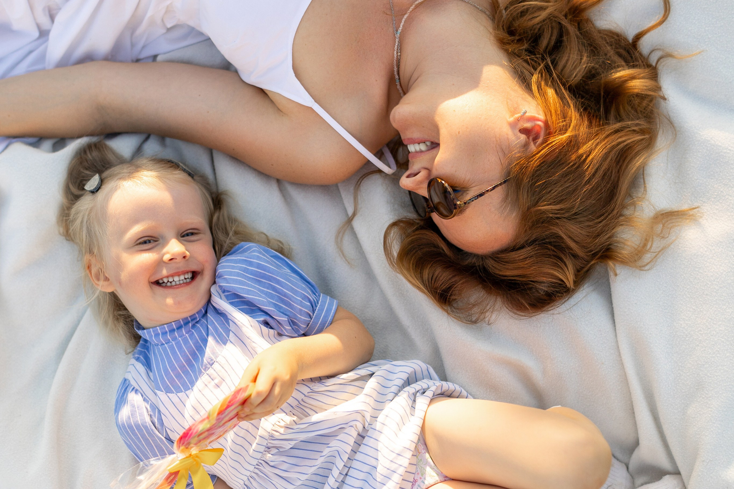 Стеша с мамой. Профессиональный интерьерный и репортажный фотограф Минск и РБ. Максим Орлов