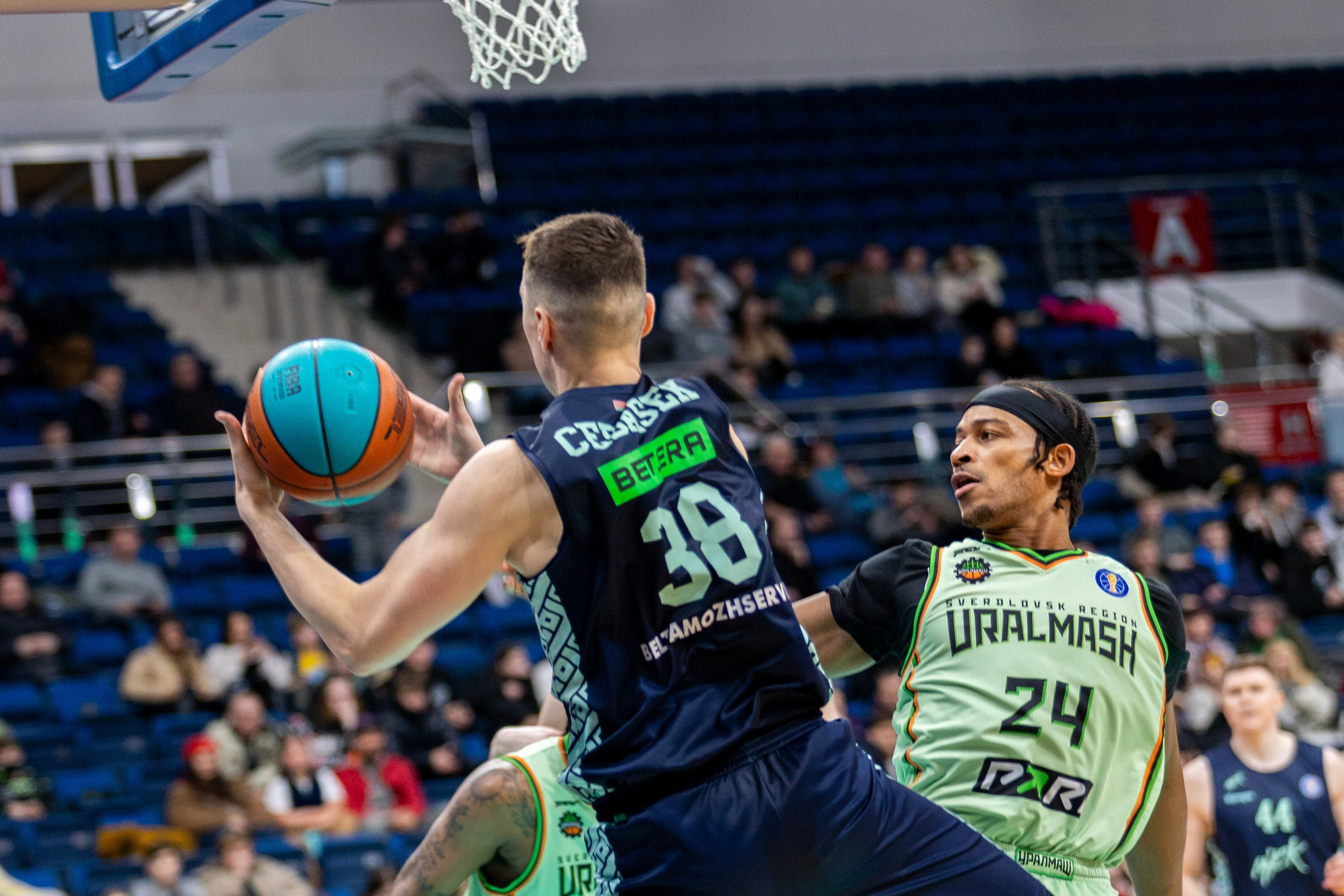 Баскетбол. Лучшие кадры. Минск — Уралмаш 13.02.2024. Профессиональный интерьерный и репортажный фотограф Минск и РБ. Максим Орлов