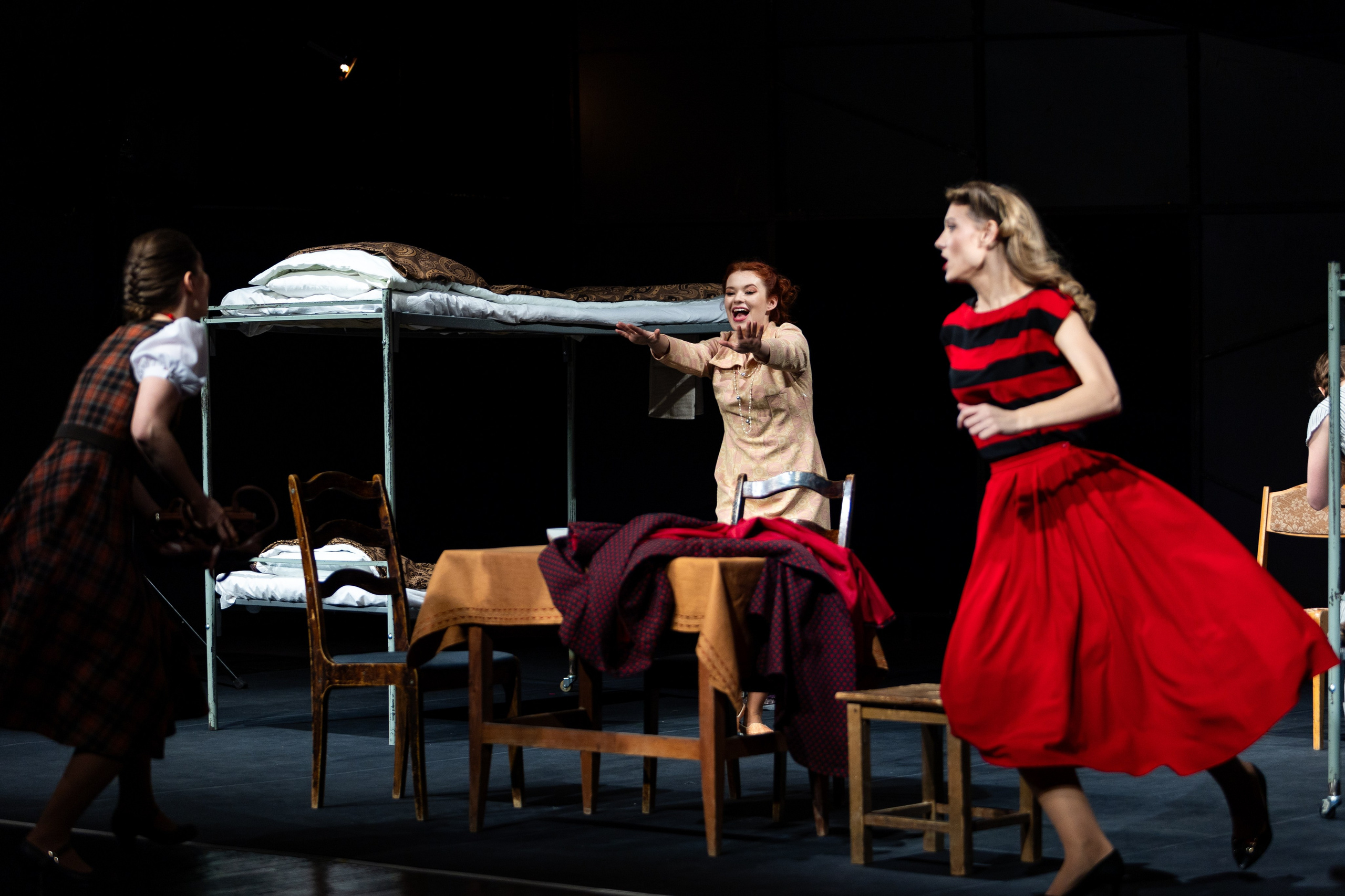 Новый театр «Фабричная девчонка». Профессиональный интерьерный и репортажный фотограф Минск и РБ. Максим Орлов