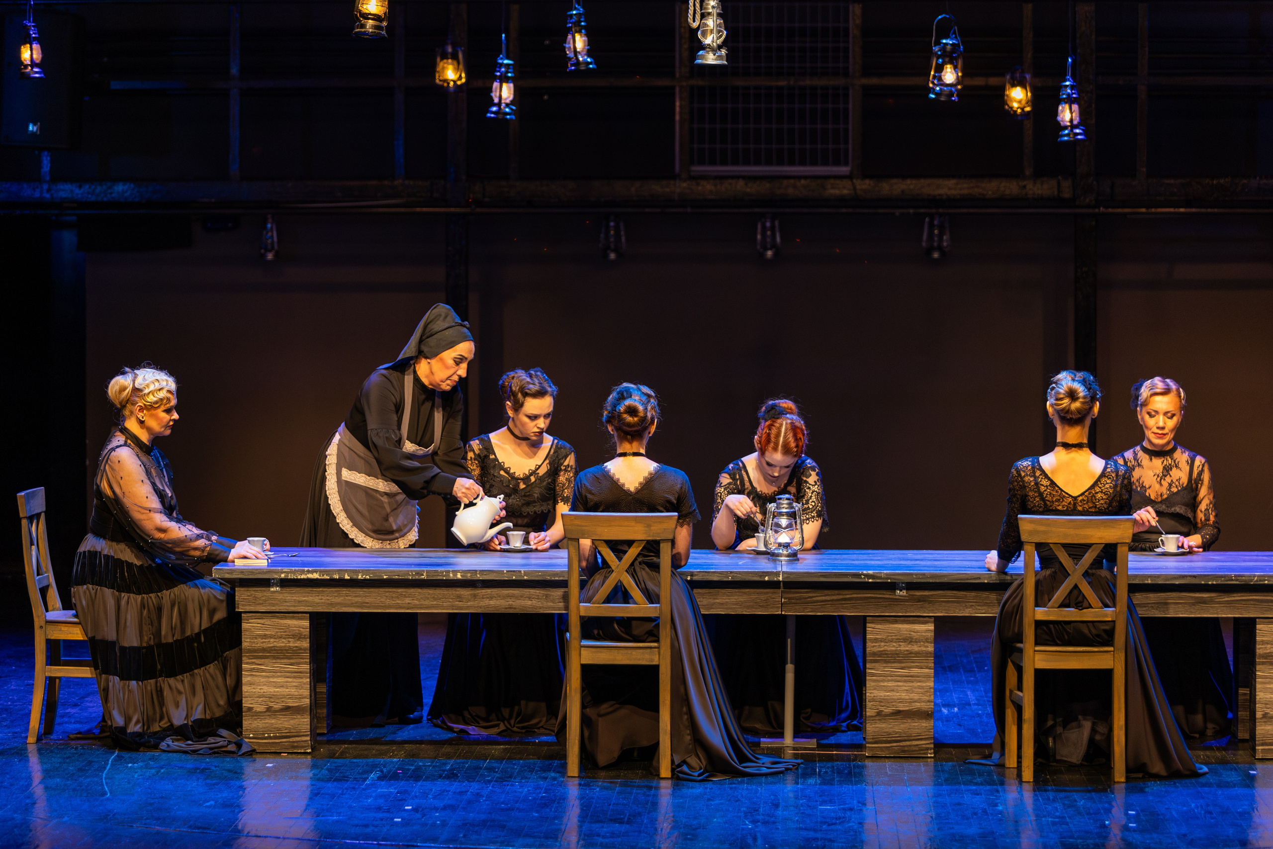 Новый театр «Дом Бернарды Альбы». Профессиональный интерьерный и репортажный фотограф Минск и РБ. Максим Орлов