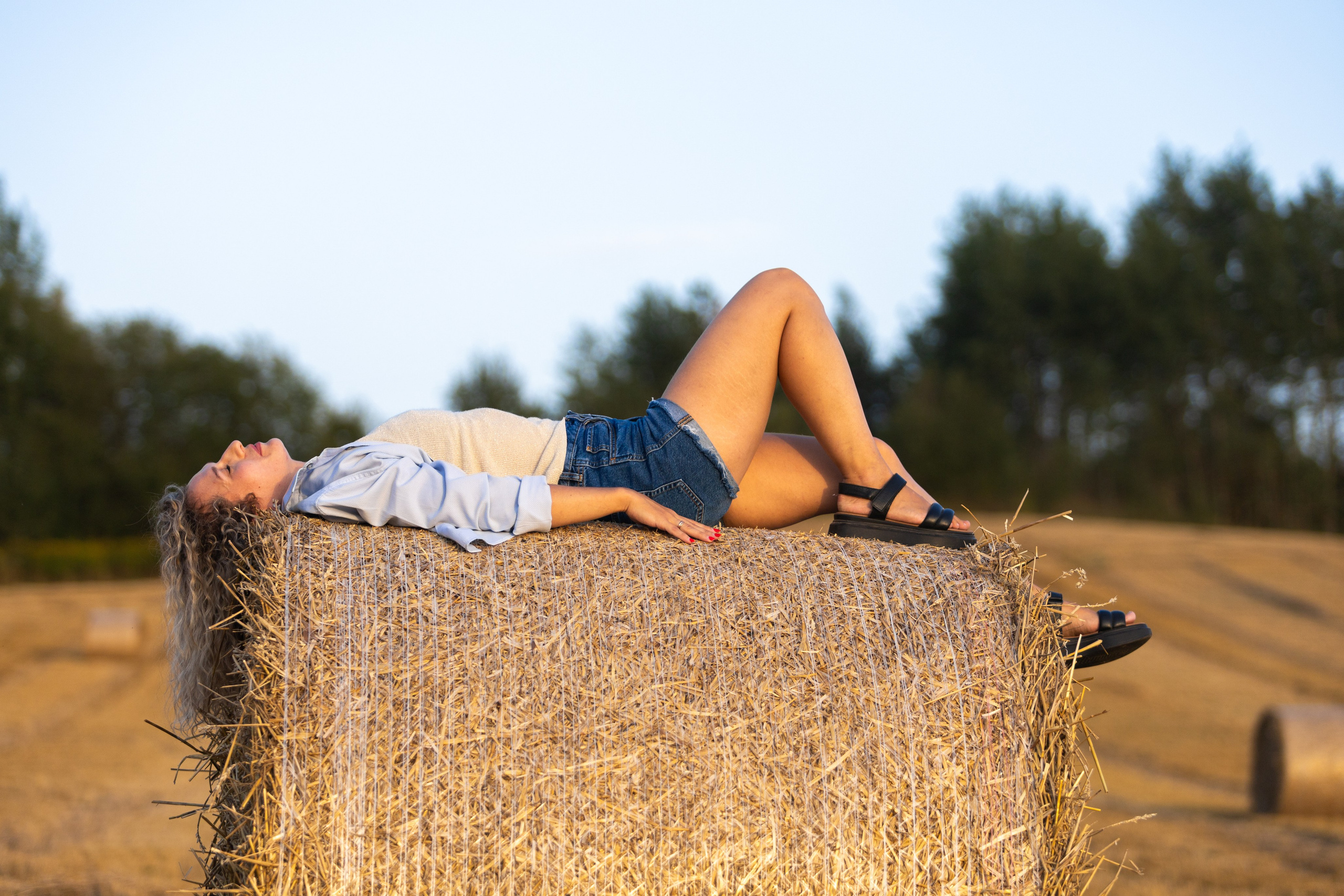 Фотосъемка в поле с Кристиной. Профессиональный интерьерный и репортажный фотограф Минск и РБ. Максим Орлов