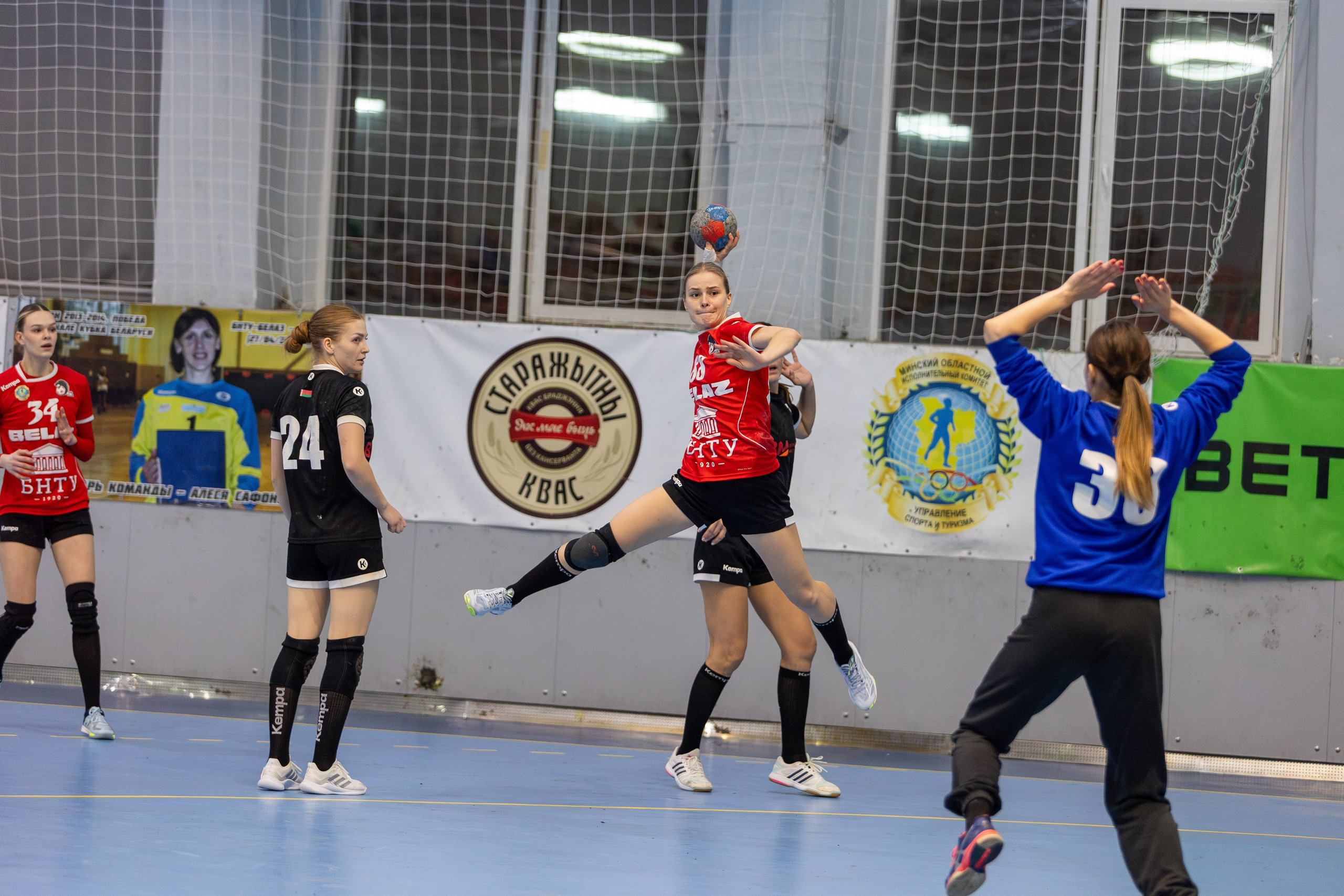 Гандбол. Лучшие кадры. БНТУ — Гродничанка. 13.12.2023. Профессиональный интерьерный и репортажный фотограф Минск и РБ. Максим Орлов