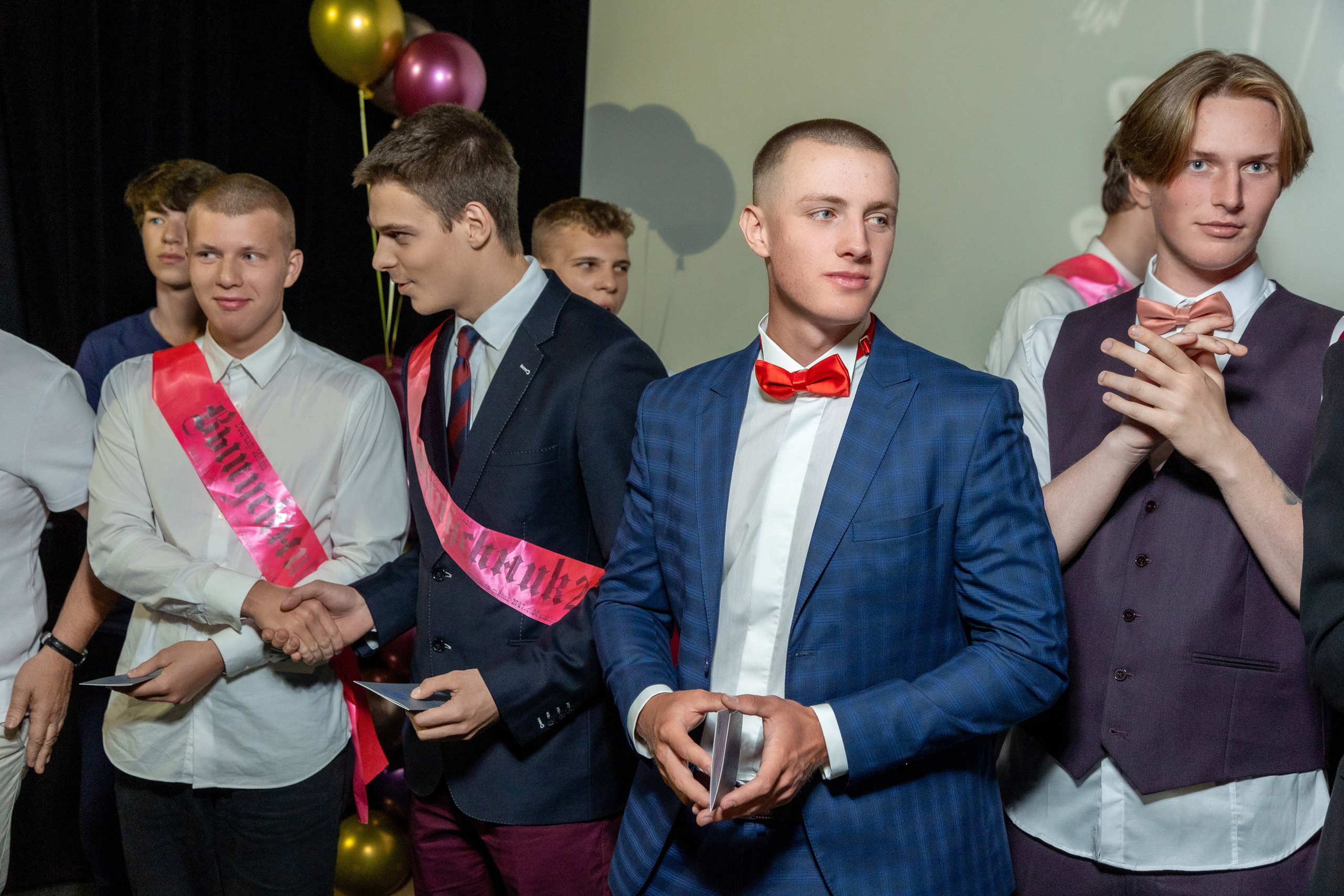 Вручение дипломов. 47 школа. Профессиональный интерьерный и репортажный фотограф Минск и РБ. Максим Орлов