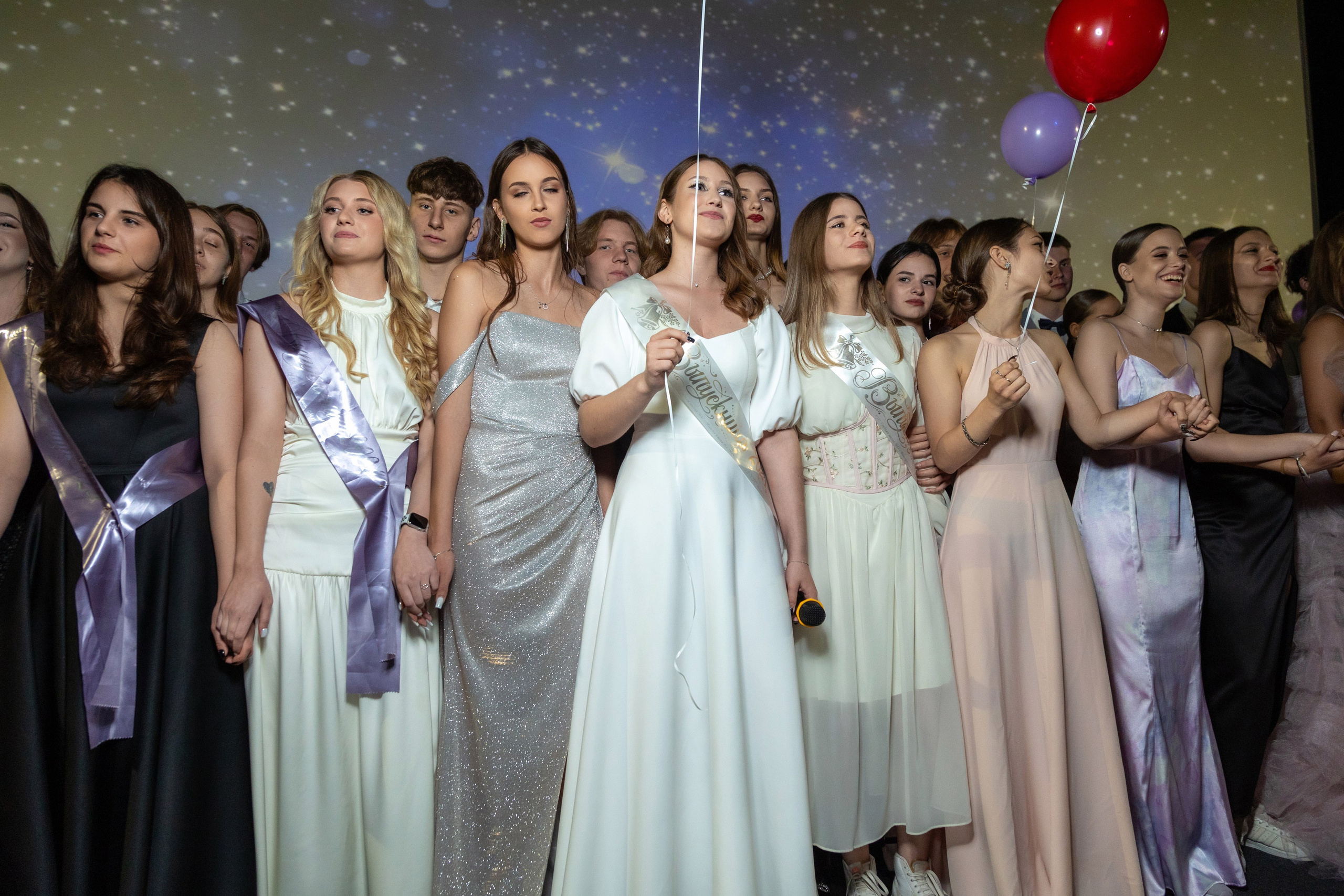 Вручение дипломов. 47 школа. Профессиональный интерьерный и репортажный фотограф Минск и РБ. Максим Орлов