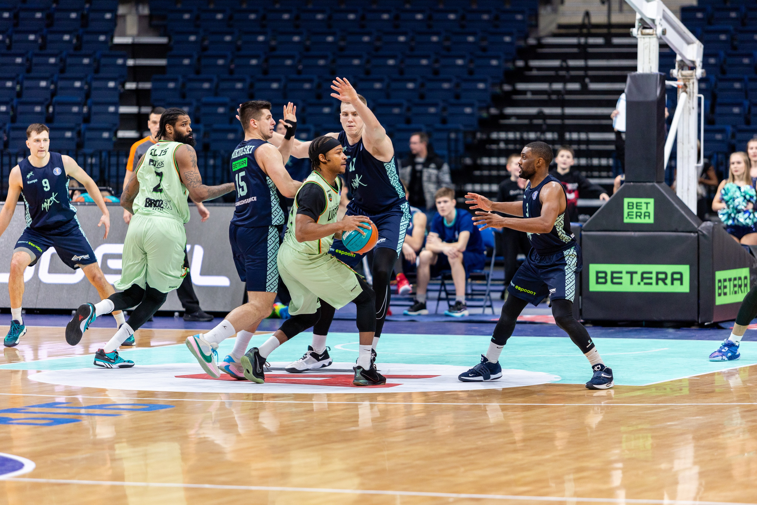 Баскетбол. Лучшие кадры. Минск — Уралмаш 13.02.2024. Профессиональный интерьерный и репортажный фотограф Минск и РБ. Максим Орлов