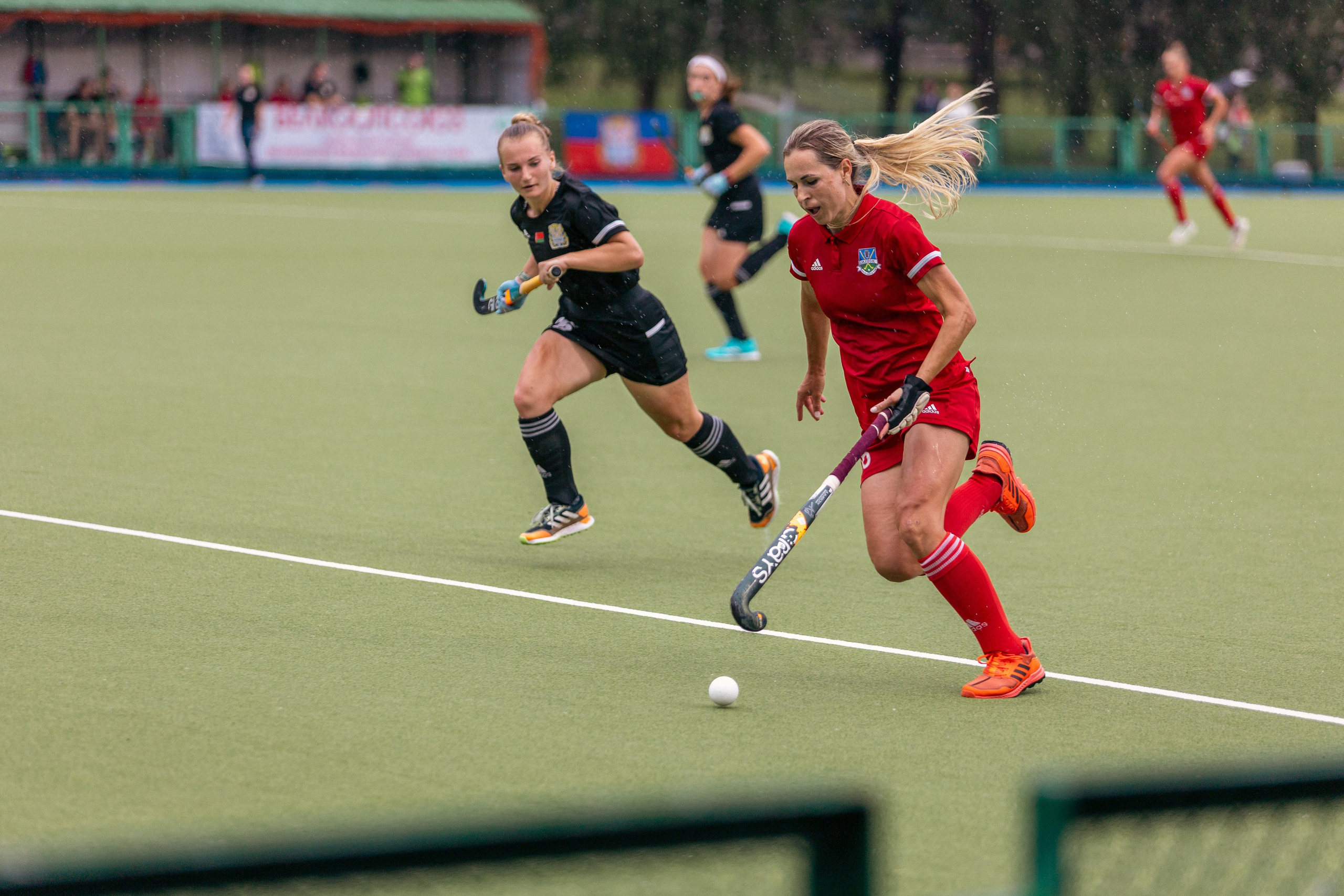 Хоккей на траве. Девушки. ХК Минск — ХК Виктория (Смолевичи) 10.06.2024. Профессиональный интерьерный и репортажный фотограф Минск и РБ. Максим Орлов