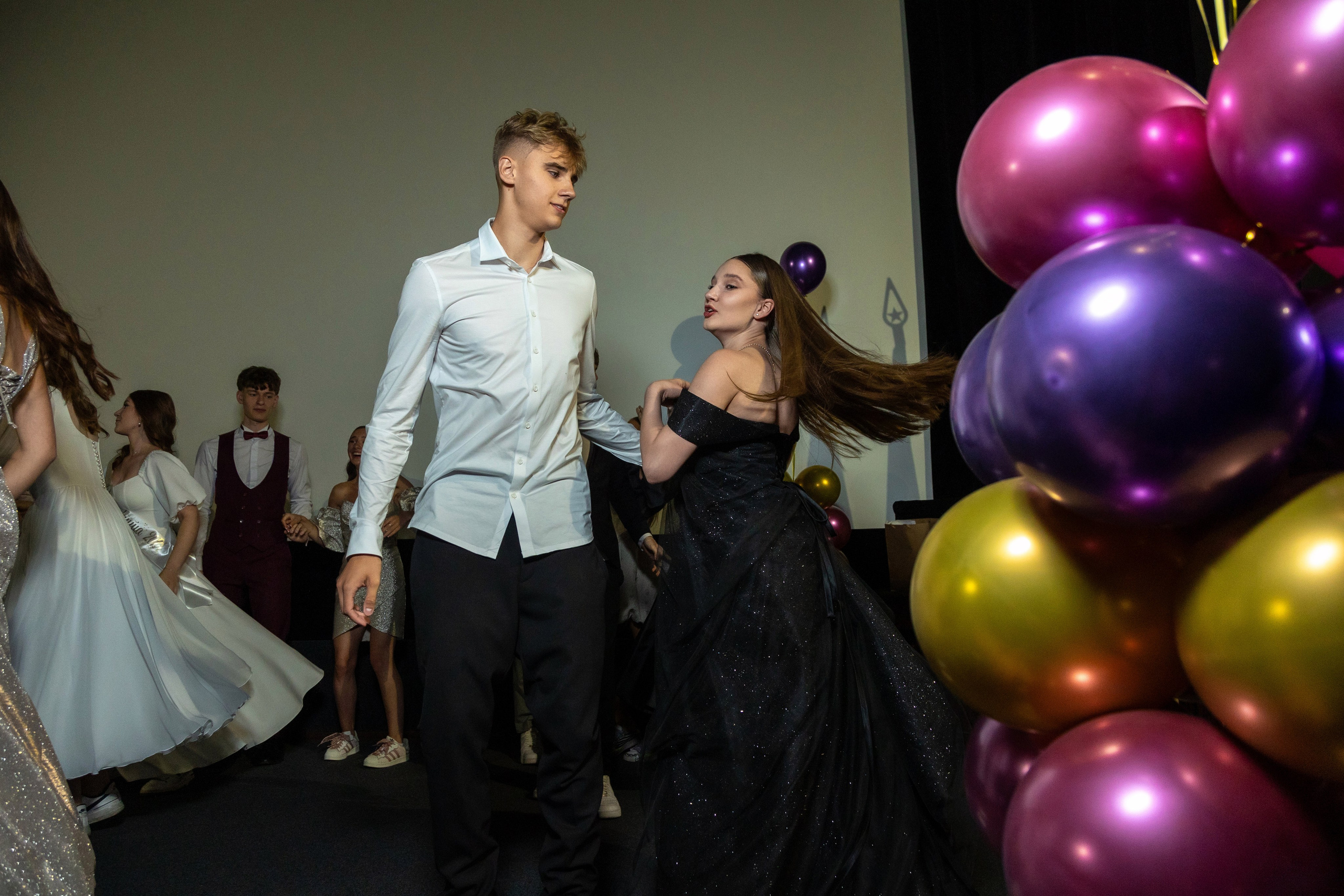 Вручение дипломов. 47 школа. Профессиональный интерьерный и репортажный фотограф Минск и РБ. Максим Орлов