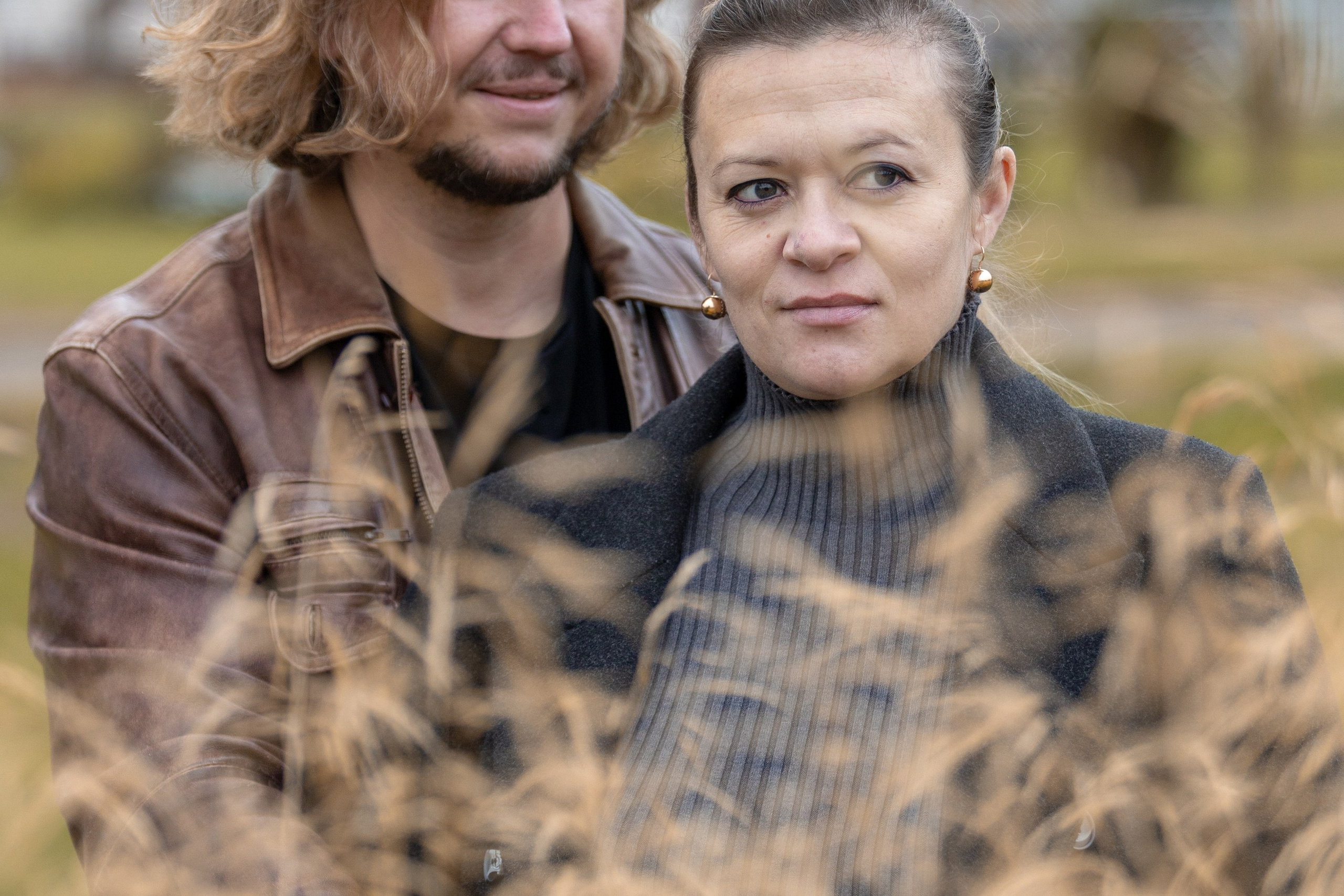 Олег и Марина. В ожидании. Фотосъемка в парке. Профессиональный интерьерный и репортажный фотограф Минск и РБ. Максим Орлов