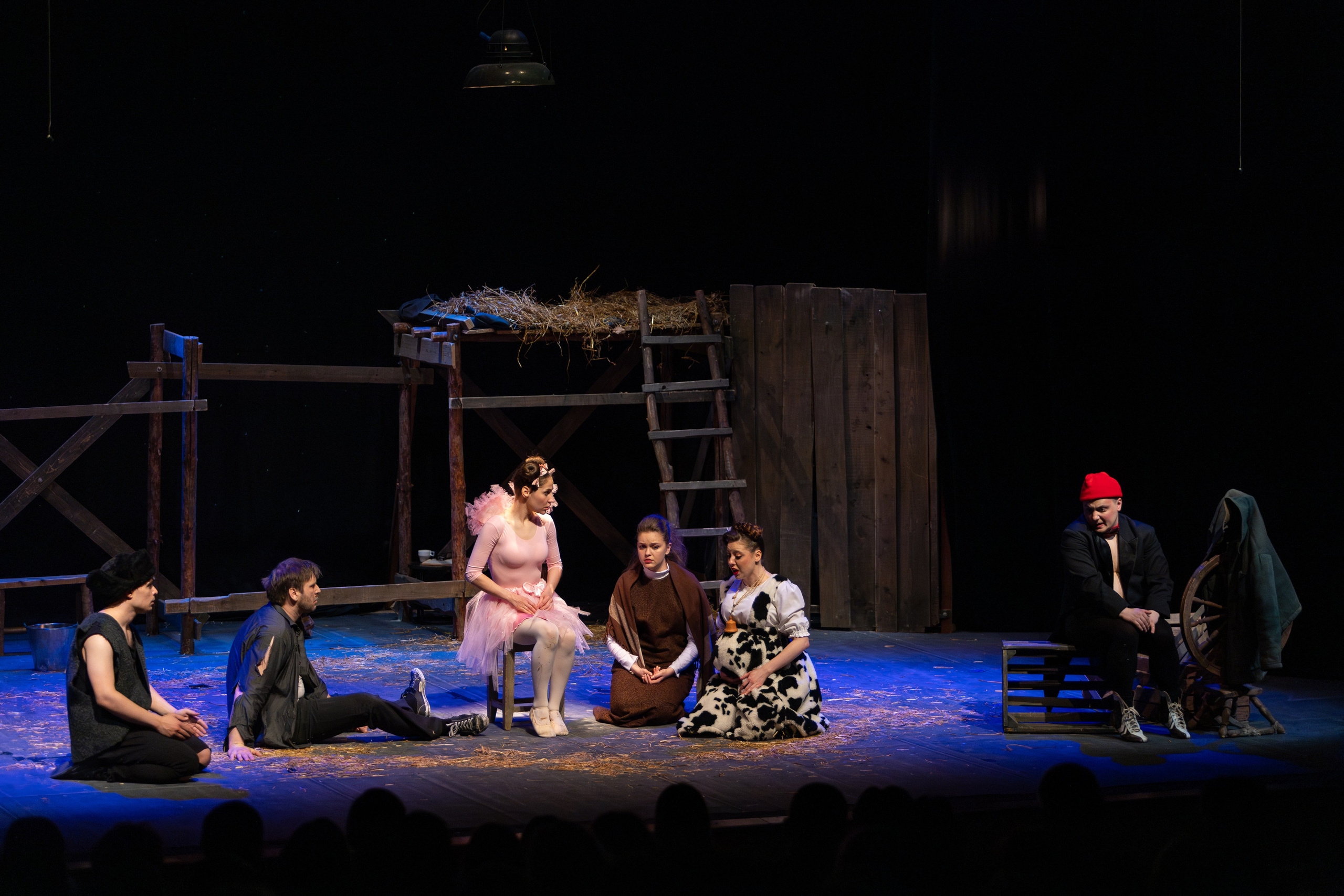 Театр белорусской армии «Очень простая история». Профессиональный интерьерный и репортажный фотограф Минск и РБ. Максим Орлов