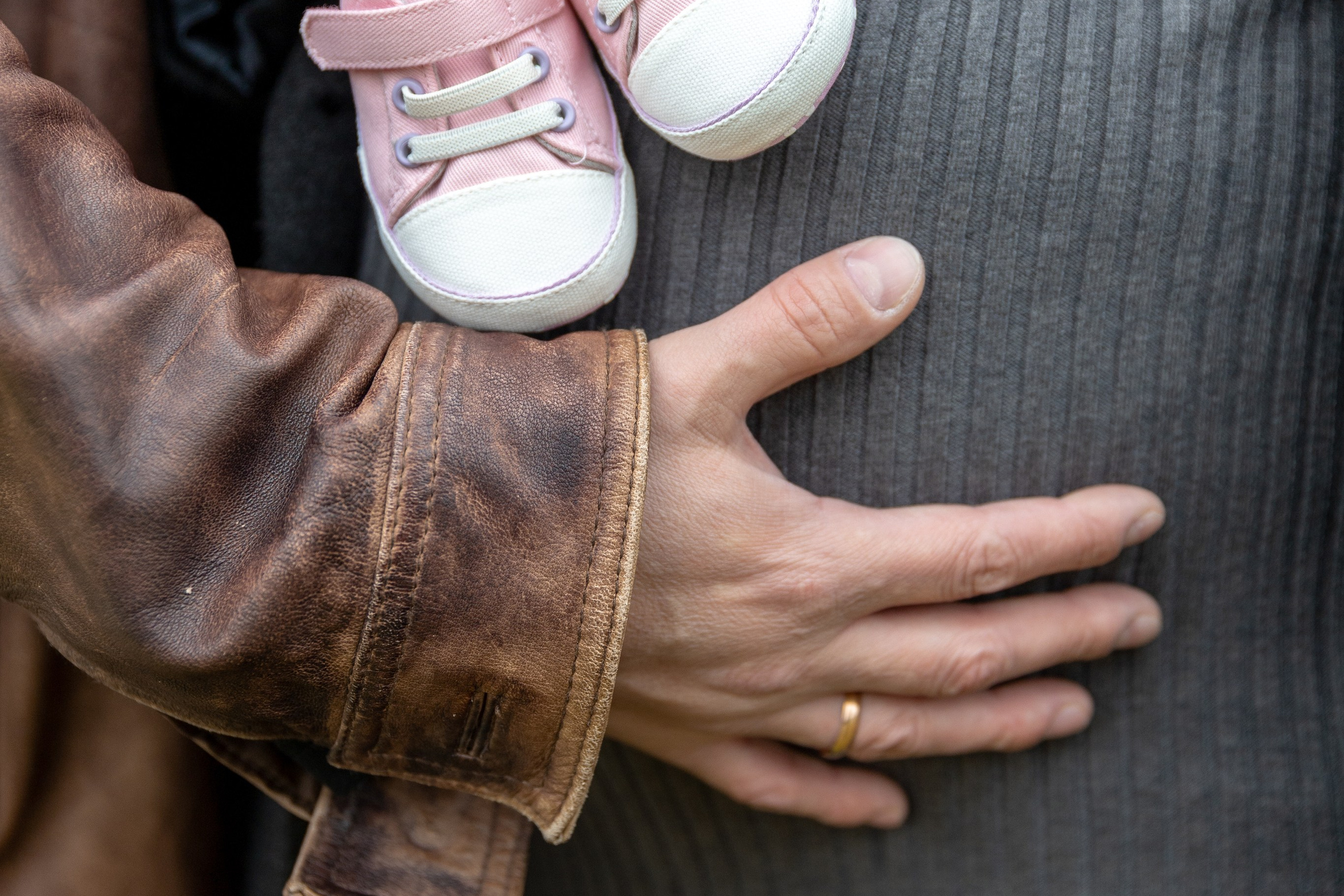 Олег и Марина. В ожидании. Фотосъемка в парке. Профессиональный интерьерный и репортажный фотограф Минск и РБ. Максим Орлов