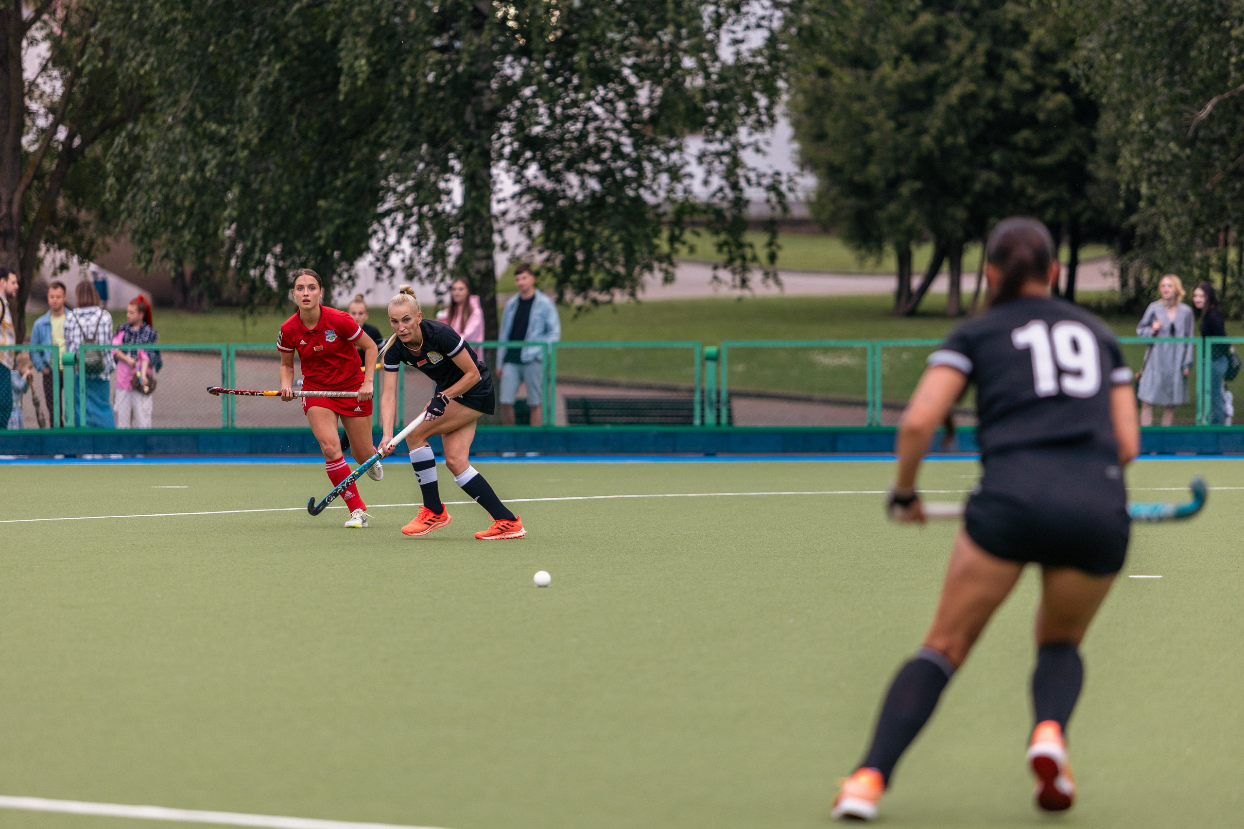 Хоккей на траве. Девушки. ХК Минск — ХК Виктория (Смолевичи) 10.06.2024. Профессиональный интерьерный и репортажный фотограф Минск и РБ. Максим Орлов