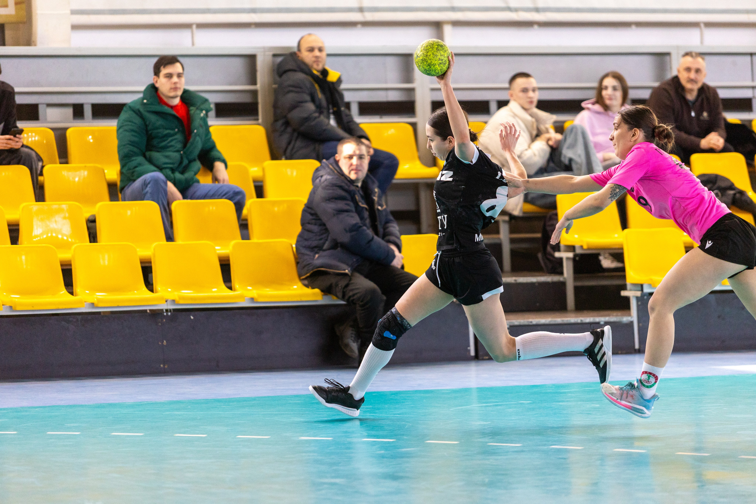 Женский гандбол. Лучшие кадры. БНТУ — Звезда. 08.02.2025. Профессиональный интерьерный и репортажный фотограф Минск и РБ. Максим Орлов