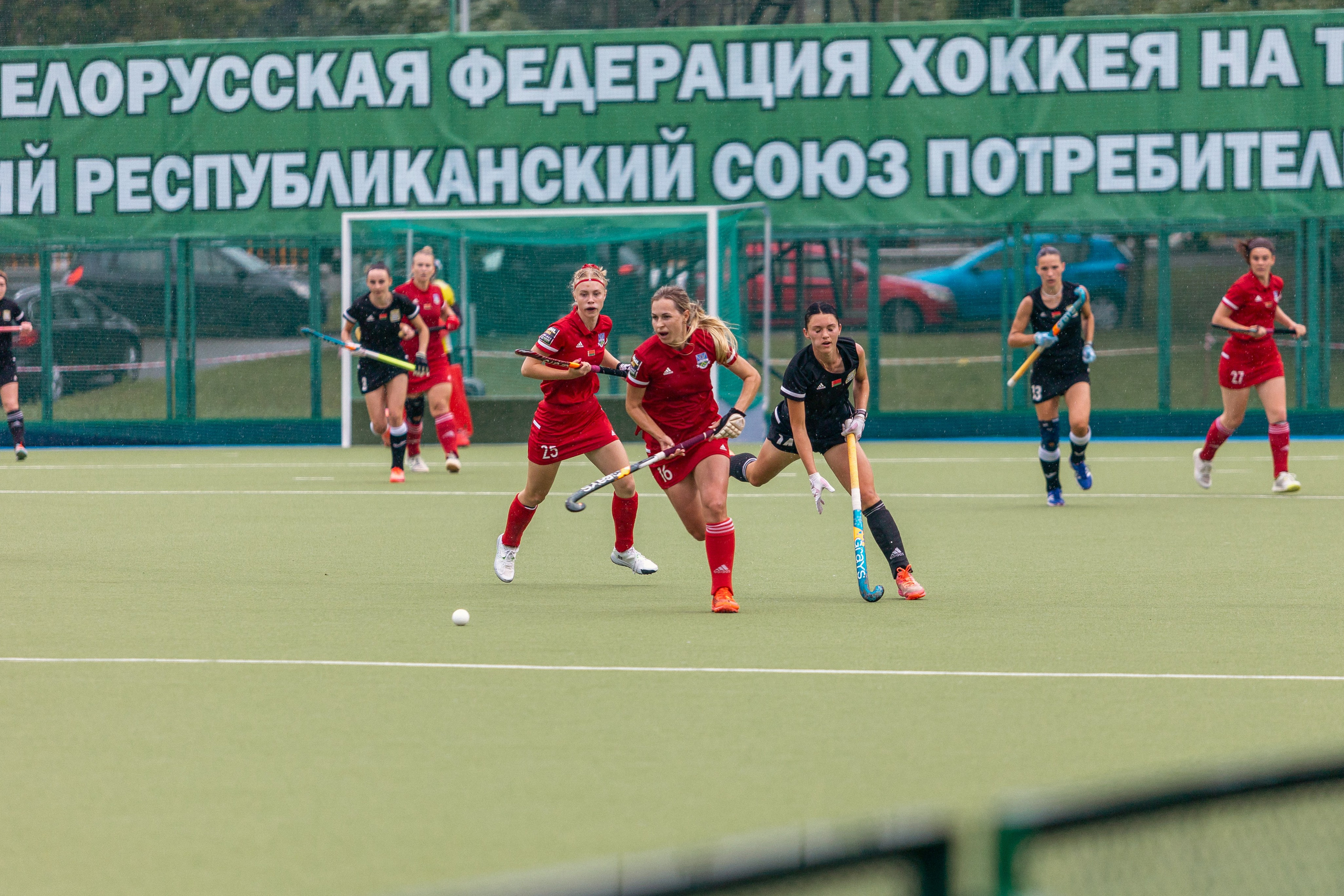 Хоккей на траве. Девушки. ХК Минск — ХК Виктория (Смолевичи) 10.06.2024. Профессиональный интерьерный и репортажный фотограф Минск и РБ. Максим Орлов