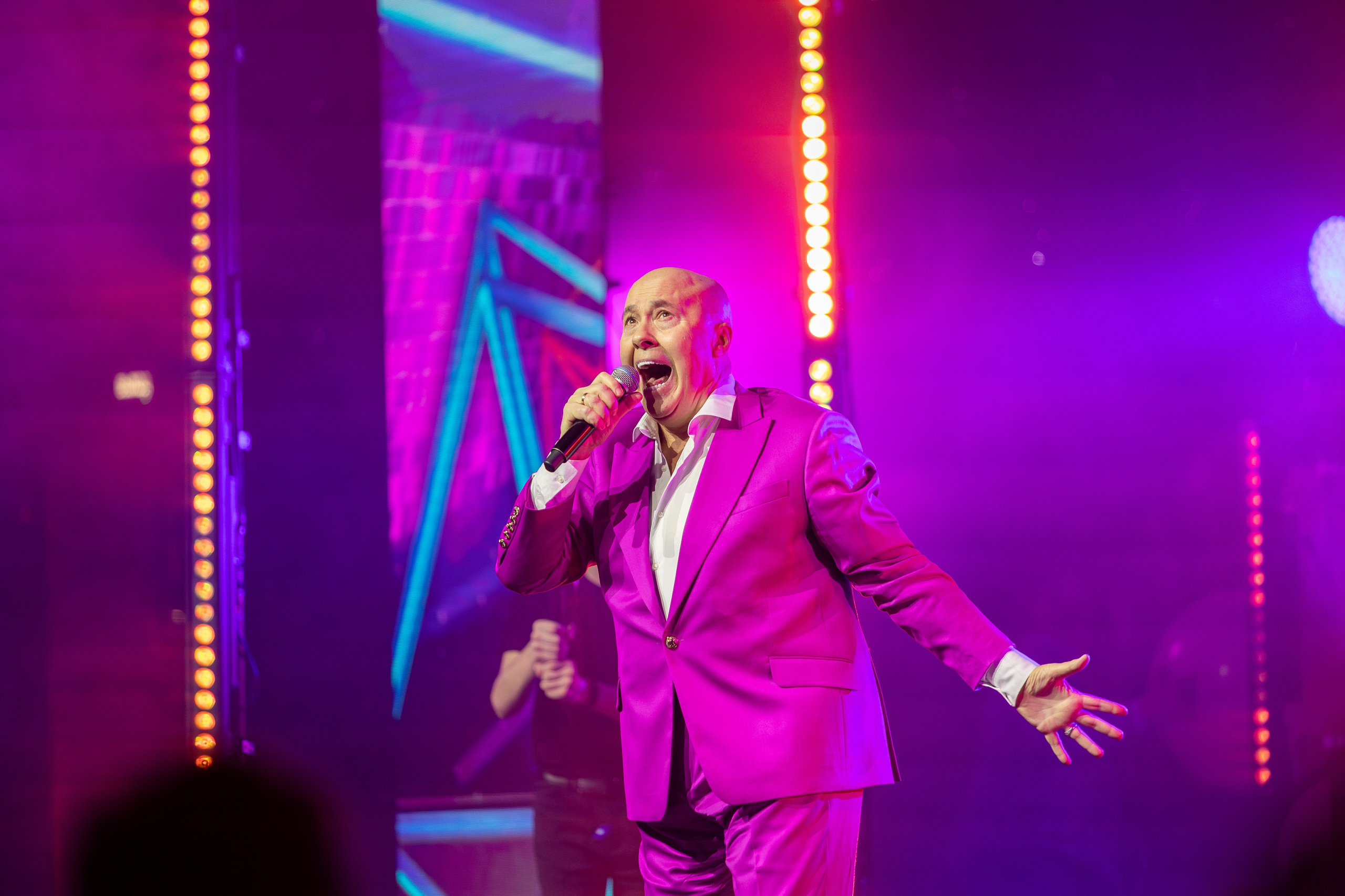 Концерт Насти Кравченко. Профессиональный интерьерный и репортажный фотограф Минск и РБ. Максим Орлов