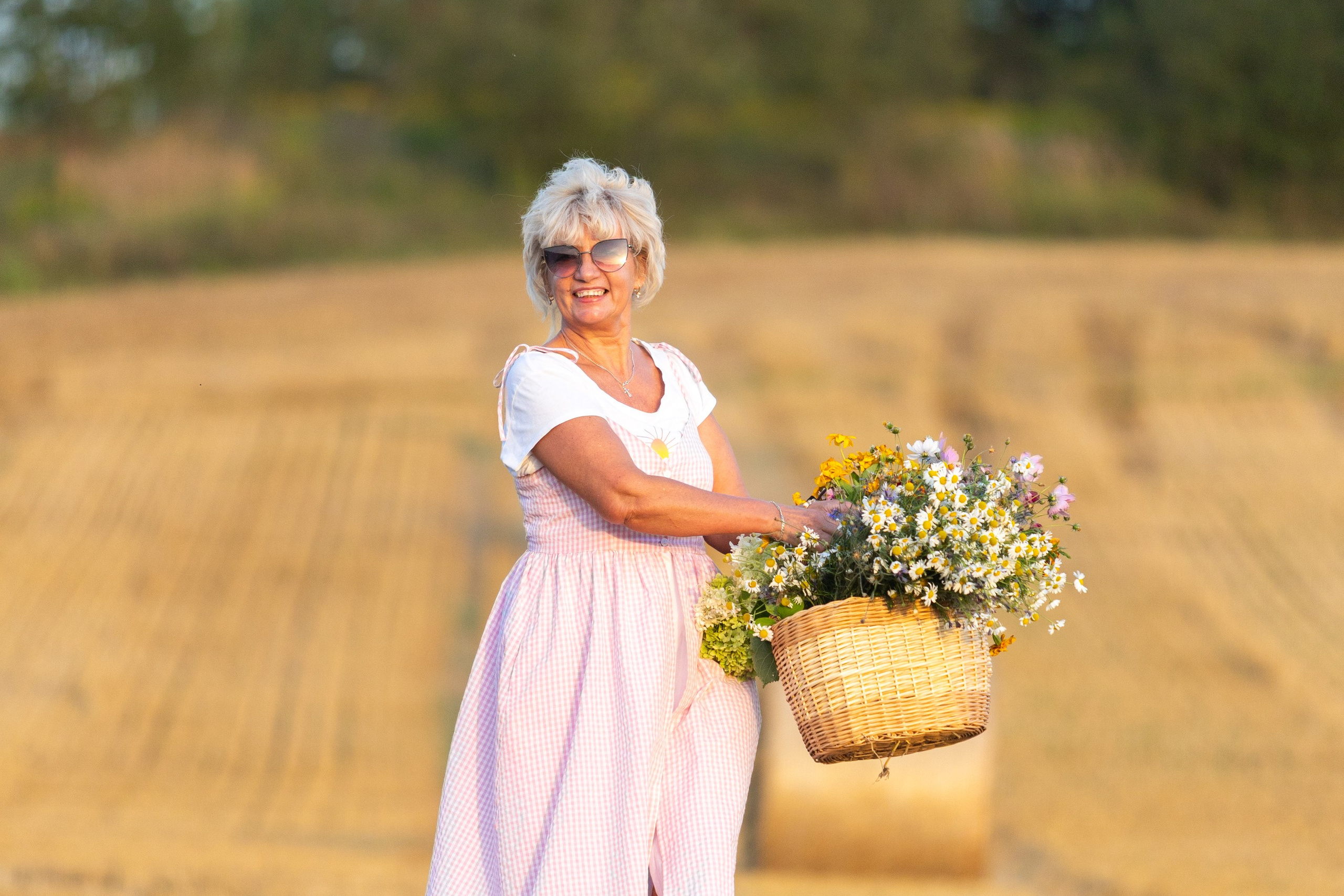 Фотосъемка в поле с Анной Николаевной. Профессиональный интерьерный и репортажный фотограф Минск и РБ. Максим Орлов