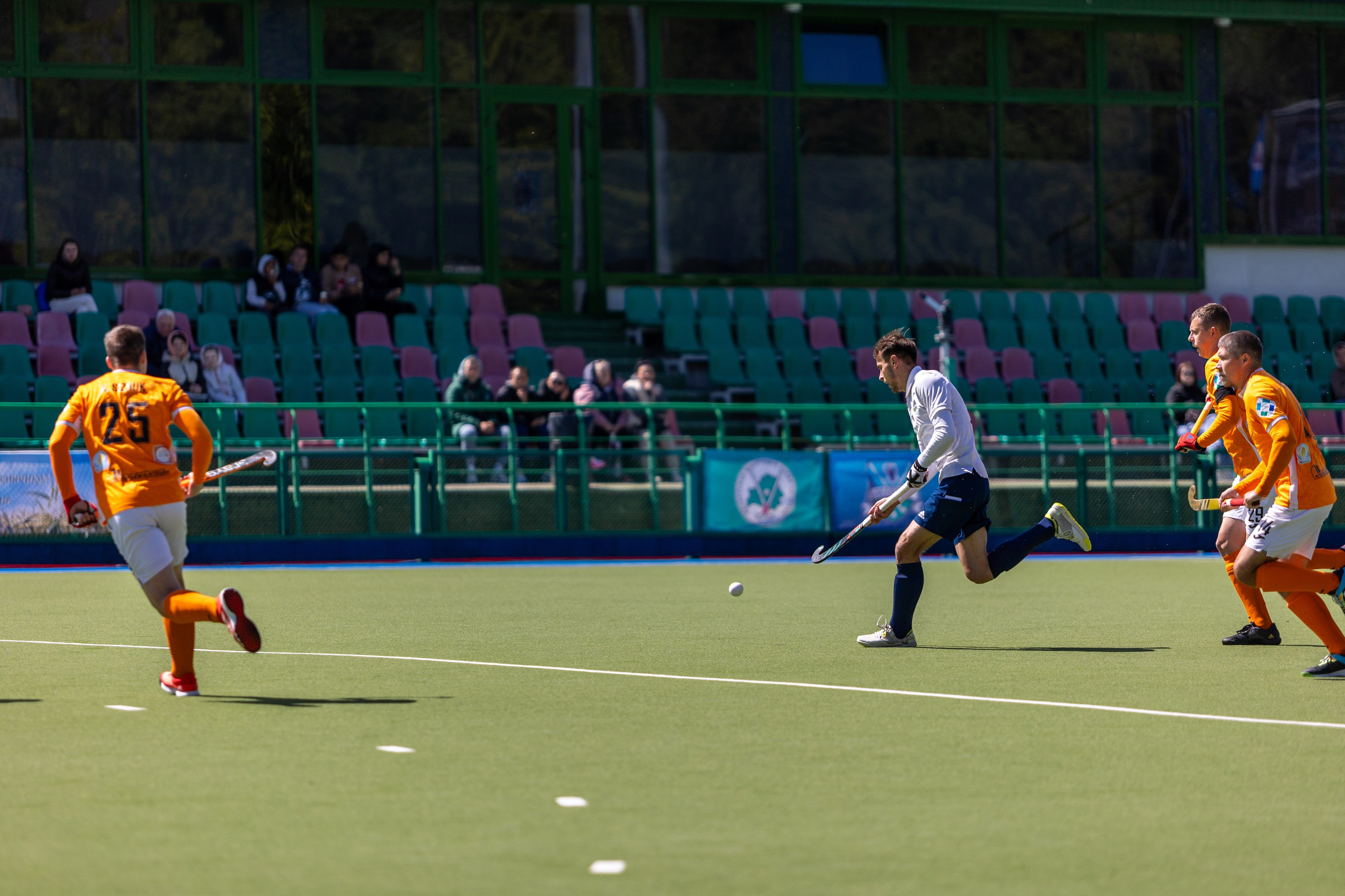 Хоккей на траве. ХК Минск — СК Строитель 12.05.2024. Профессиональный интерьерный и репортажный фотограф Минск и РБ. Максим Орлов