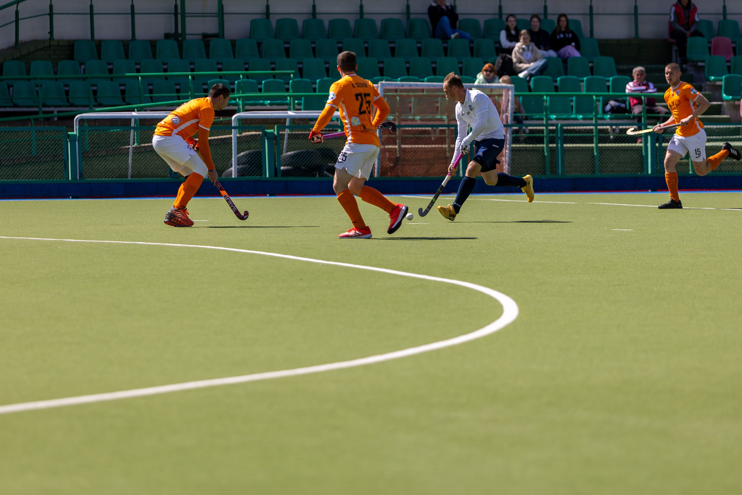 Хоккей на траве. ХК Минск — СК Строитель 12.05.2024. Профессиональный интерьерный и репортажный фотограф Минск и РБ. Максим Орлов