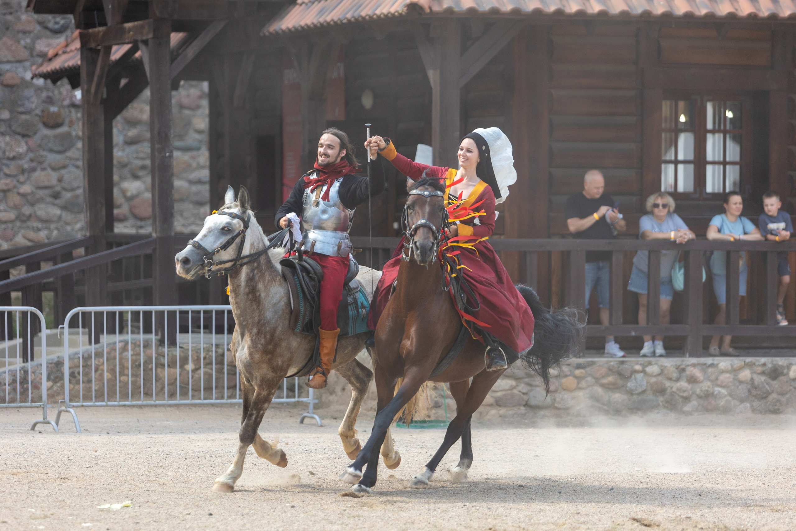 Выступление «Золотой шпоры» на празднике города Лиды. Профессиональный интерьерный и репортажный фотограф Минск и РБ. Максим Орлов