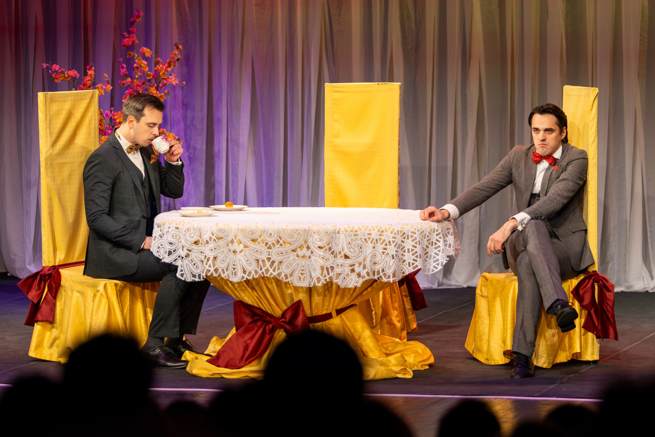 Новый театр «Как важно быть серьезным». Профессиональный интерьерный и репортажный фотограф Минск и РБ. Максим Орлов