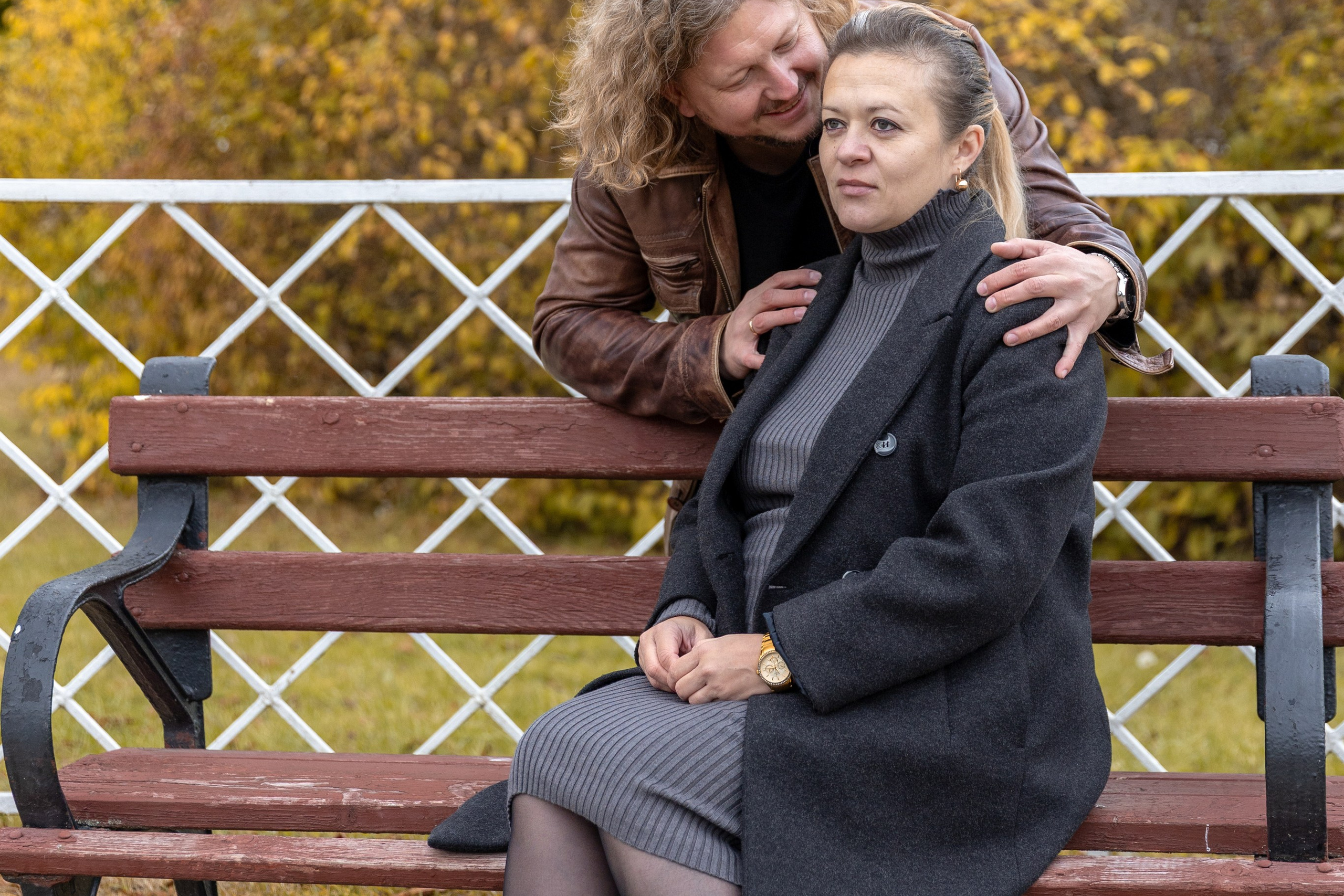 Олег и Марина. В ожидании. Фотосъемка в парке. Профессиональный интерьерный и репортажный фотограф Минск и РБ. Максим Орлов
