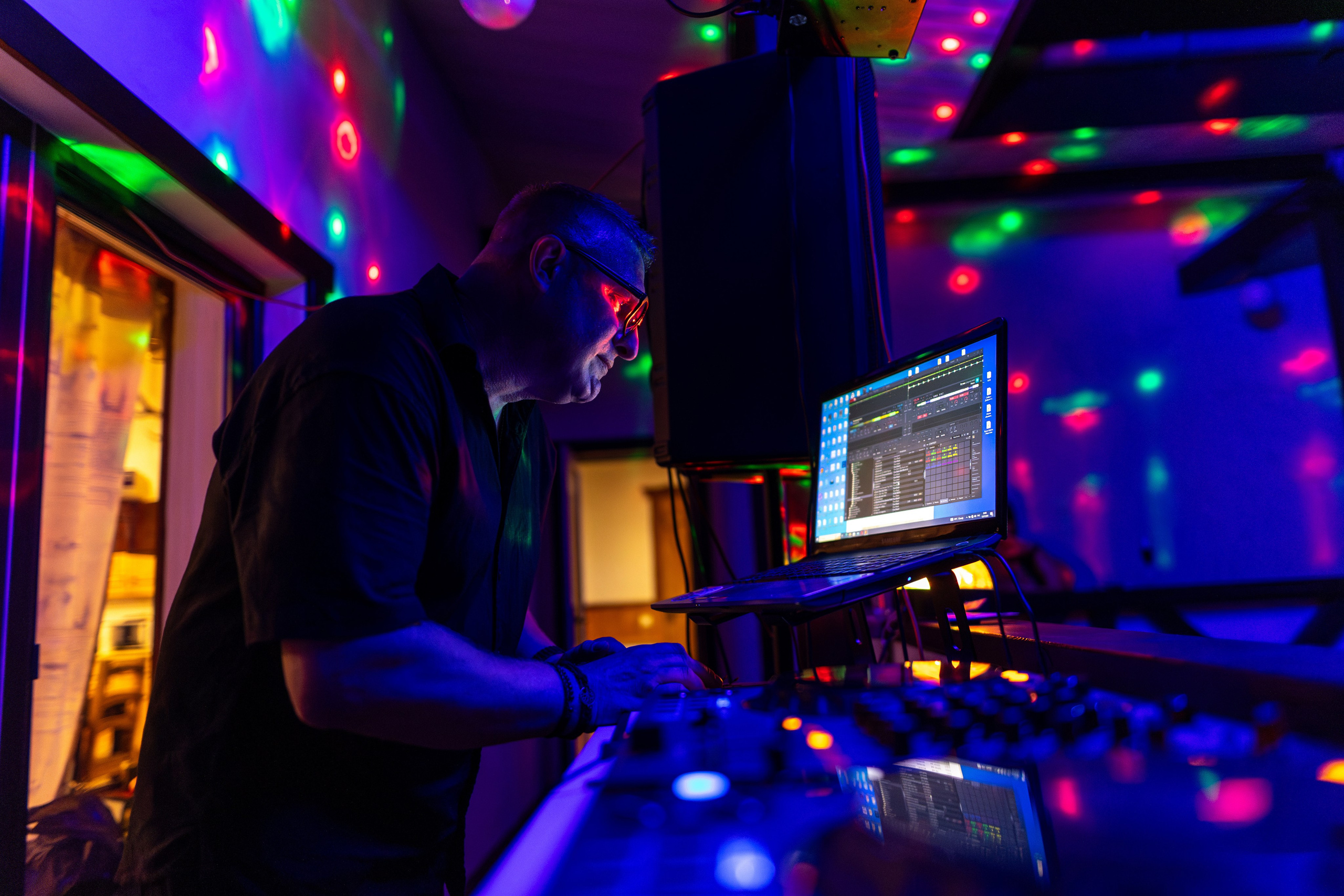 Свадебная фотосессия Дениса и Юли. Профессиональный интерьерный и репортажный фотограф Минск и РБ. Максим Орлов