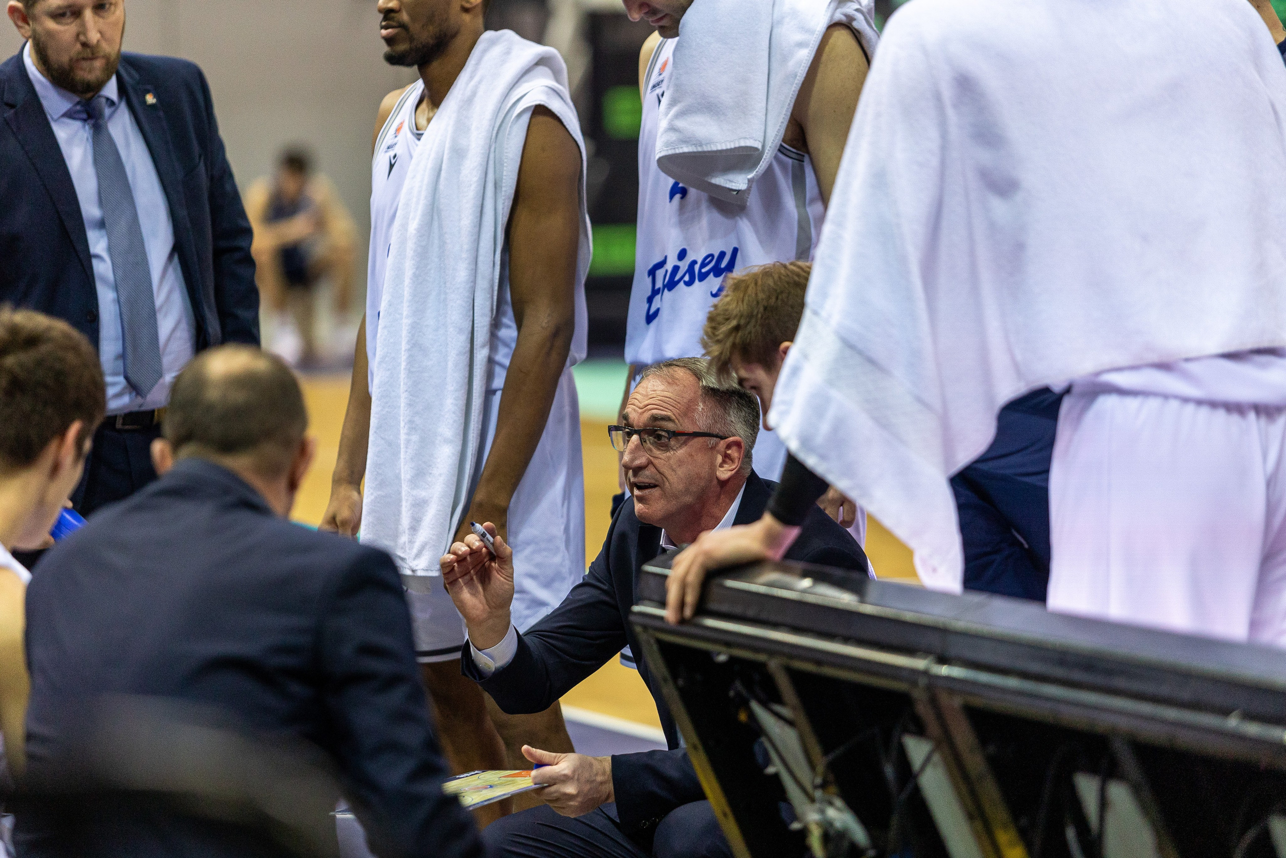 Баскетбол. Лучшие кадры. Минск — Енисей. 11.12.2023. Профессиональный интерьерный и репортажный фотограф Минск и РБ. Максим Орлов