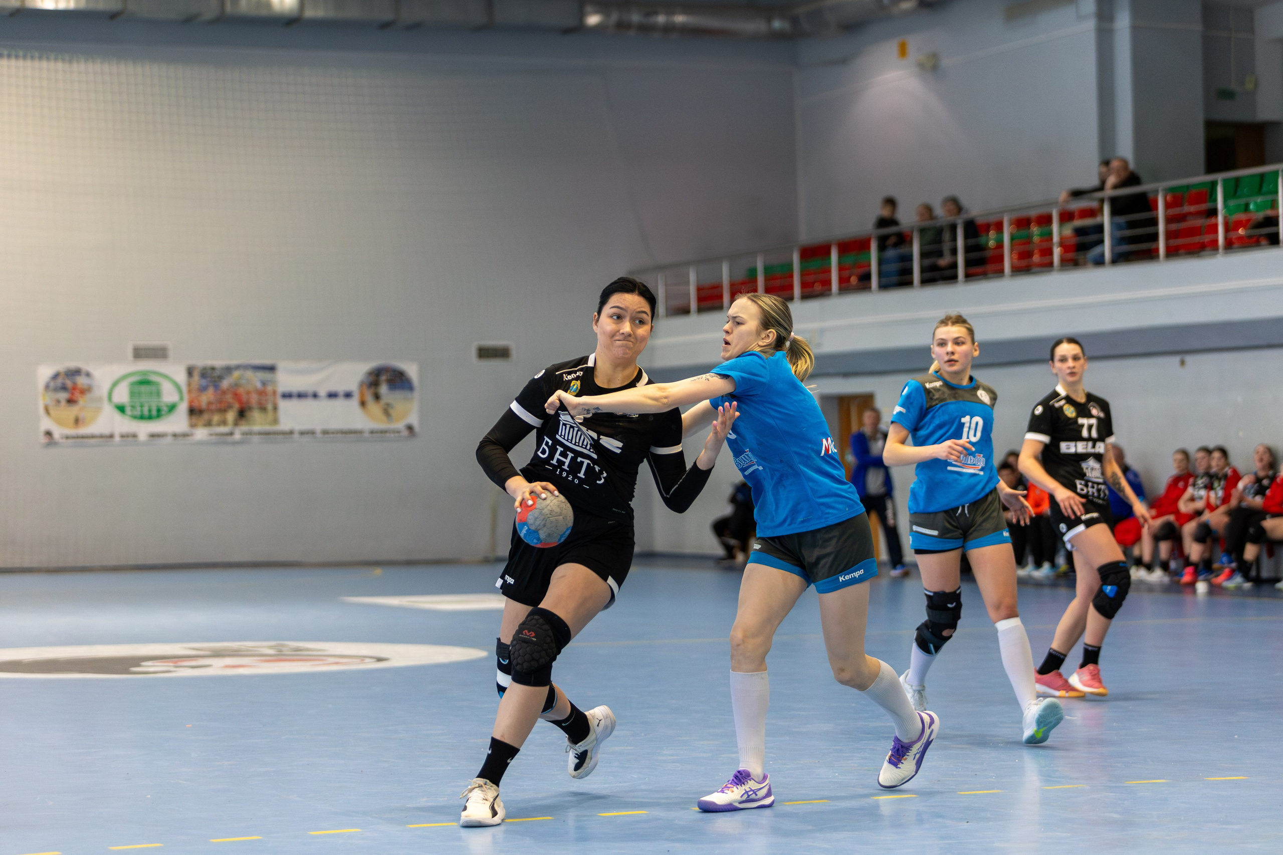 Гандбол. Лучшие кадры. БНТУ — Витебчанка. Профессиональный интерьерный и репортажный фотограф Минск и РБ. Максим Орлов