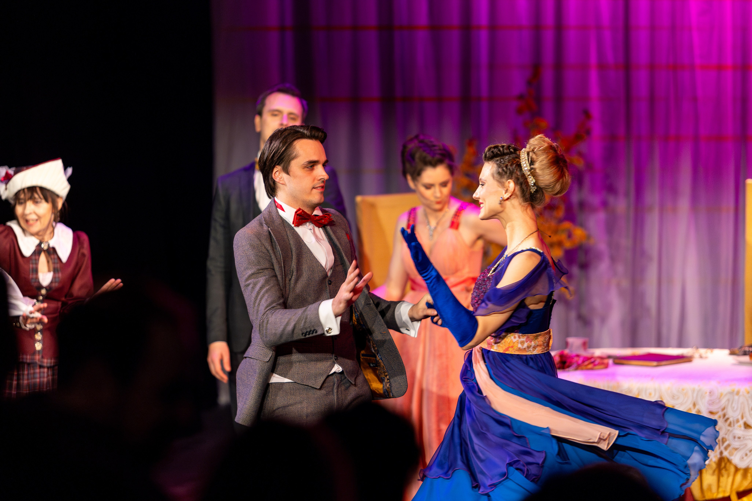 Новый театр «Как важно быть серьезным». Профессиональный интерьерный и репортажный фотограф Минск и РБ. Максим Орлов