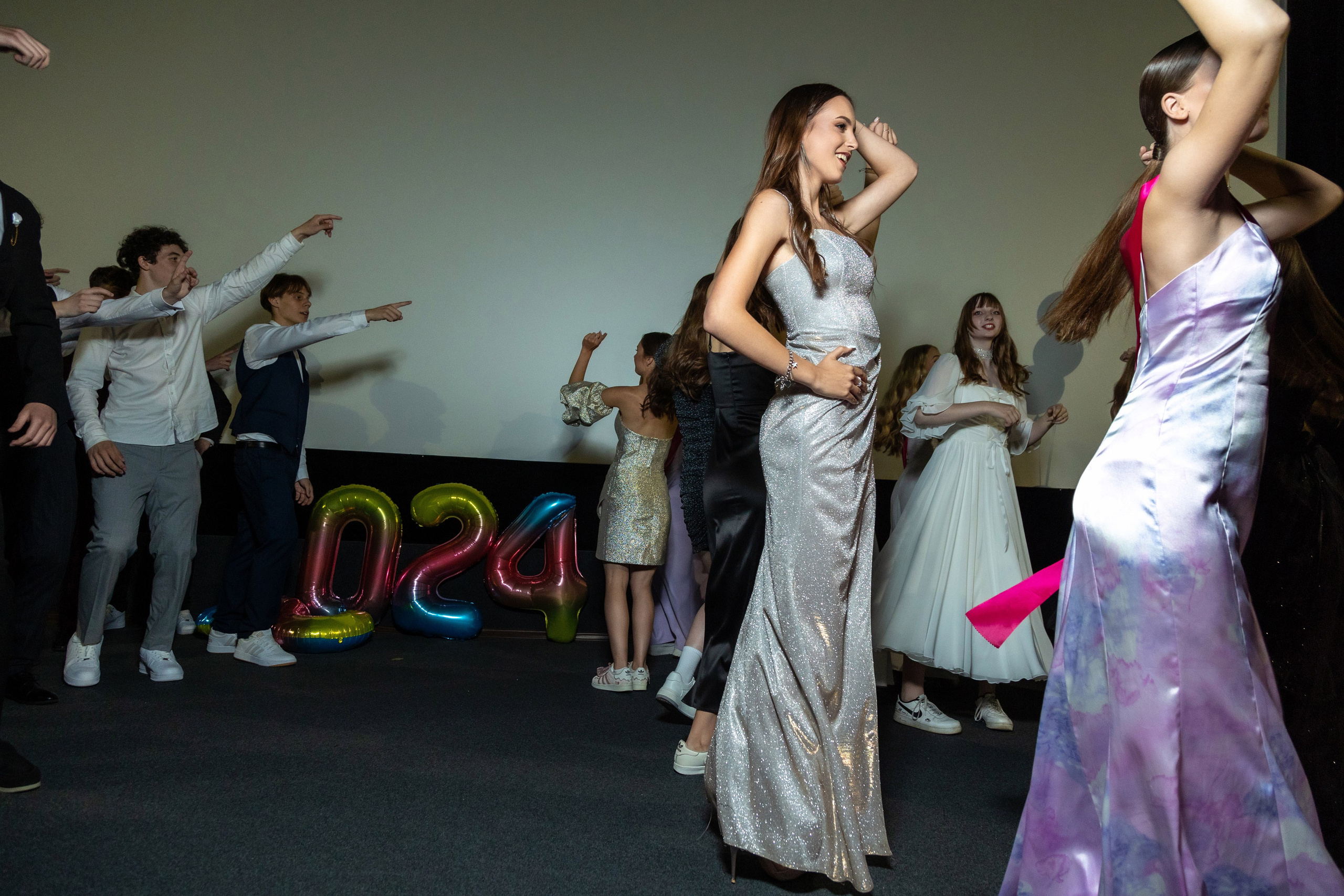 Вручение дипломов. 47 школа. Профессиональный интерьерный и репортажный фотограф Минск и РБ. Максим Орлов