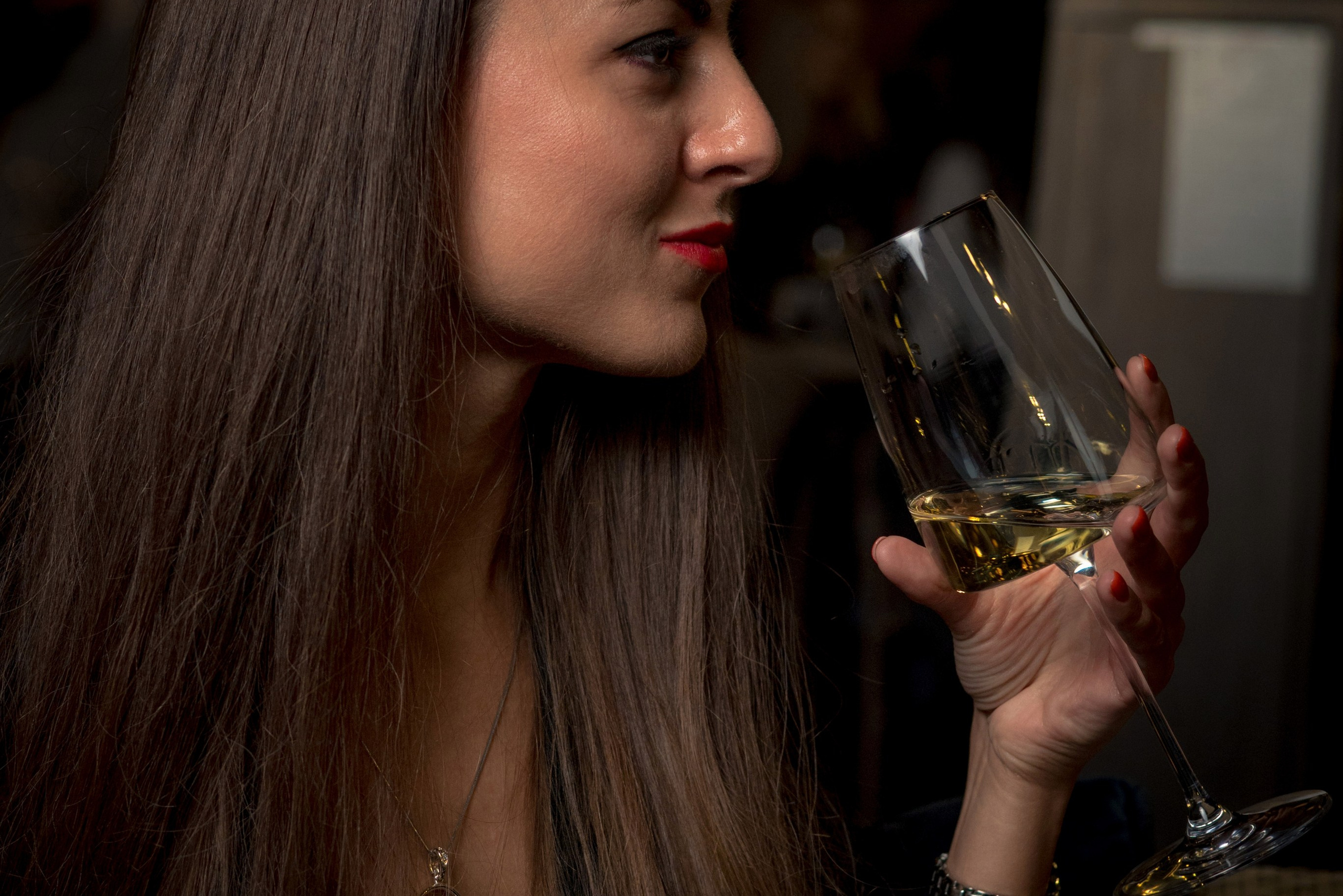 Оля и Юля в кафе «Березка». Профессиональный интерьерный и репортажный фотограф Минск и РБ. Максим Орлов