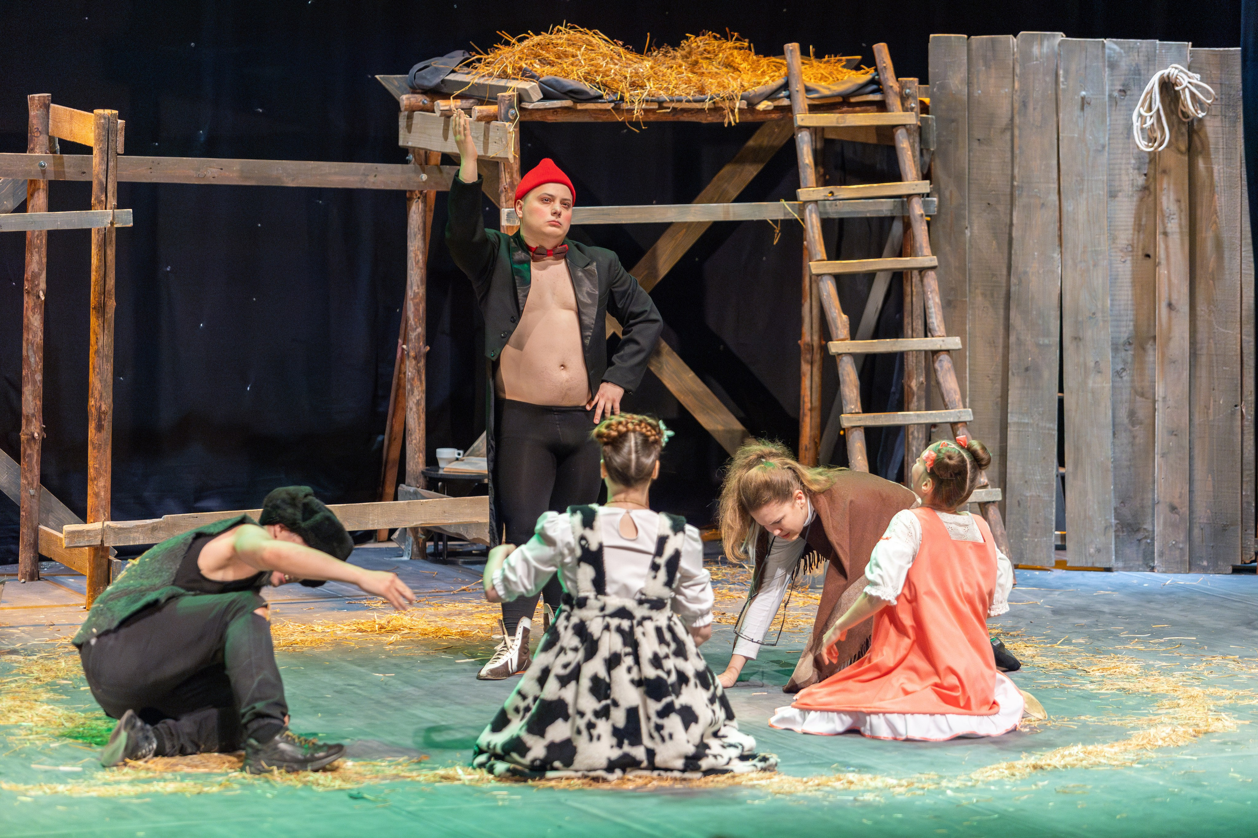 Театр белорусской армии «Очень простая история». Профессиональный интерьерный и репортажный фотограф Минск и РБ. Максим Орлов