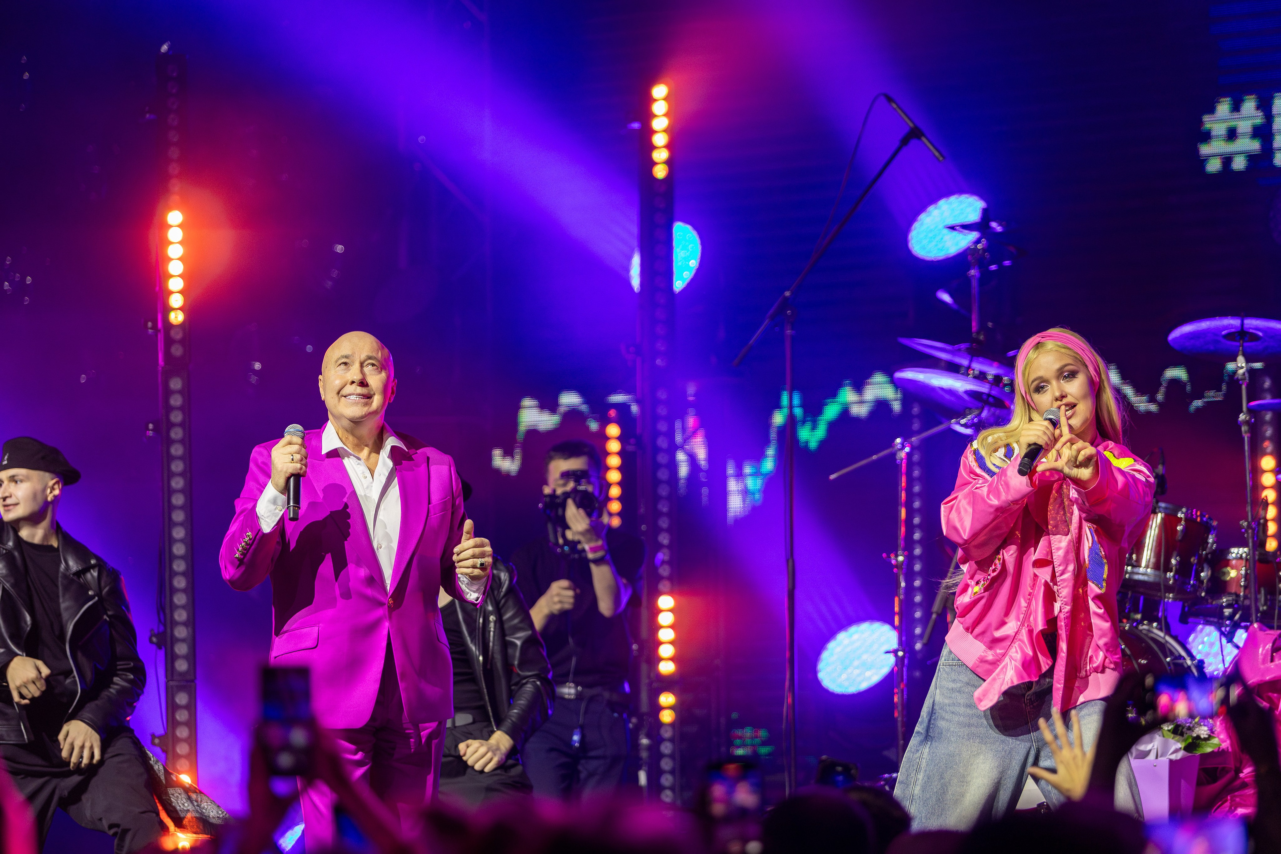 Концерт Насти Кравченко. Профессиональный интерьерный и репортажный фотограф Минск и РБ. Максим Орлов