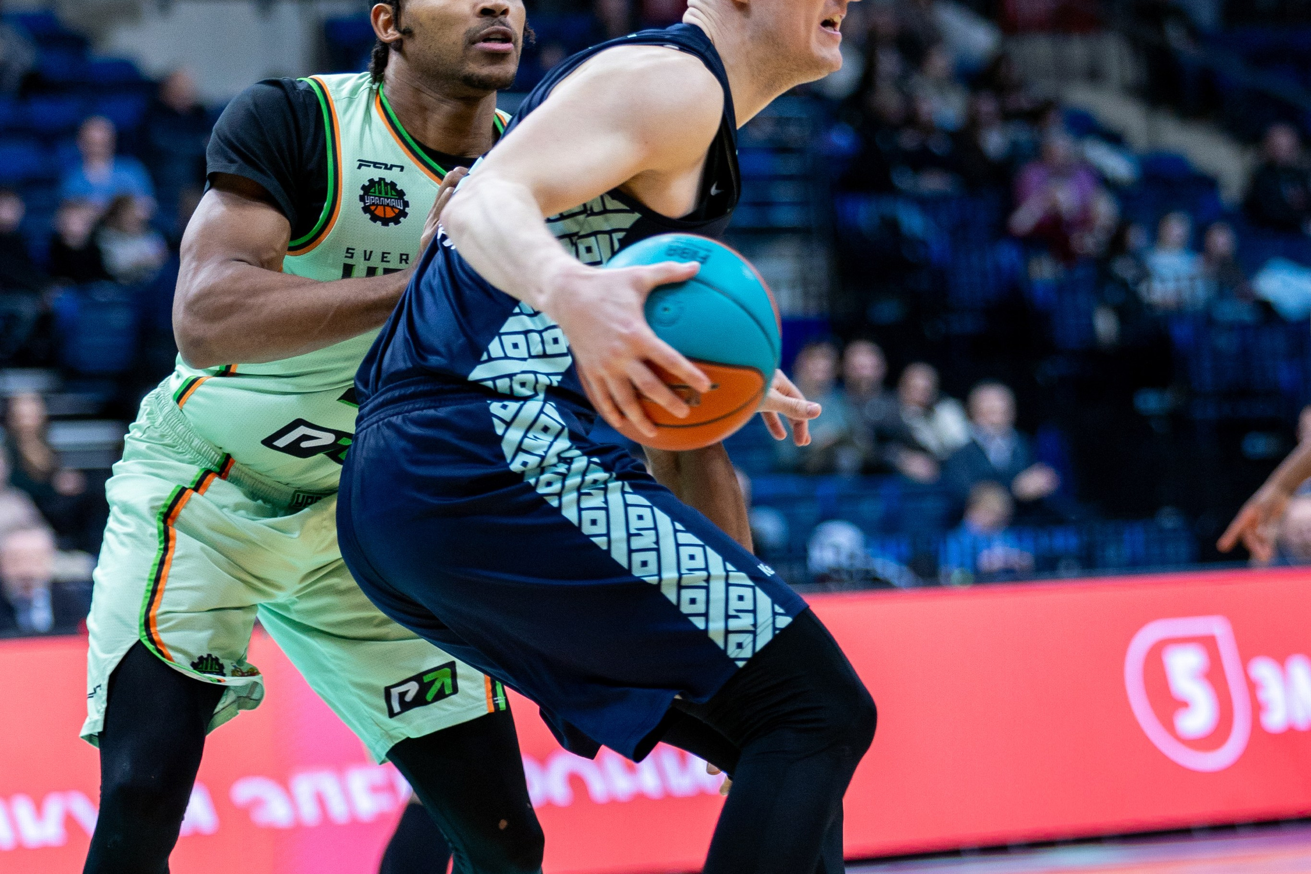 Баскетбол. Лучшие кадры. Минск — Уралмаш 13.02.2024. Профессиональный интерьерный и репортажный фотограф Минск и РБ. Максим Орлов